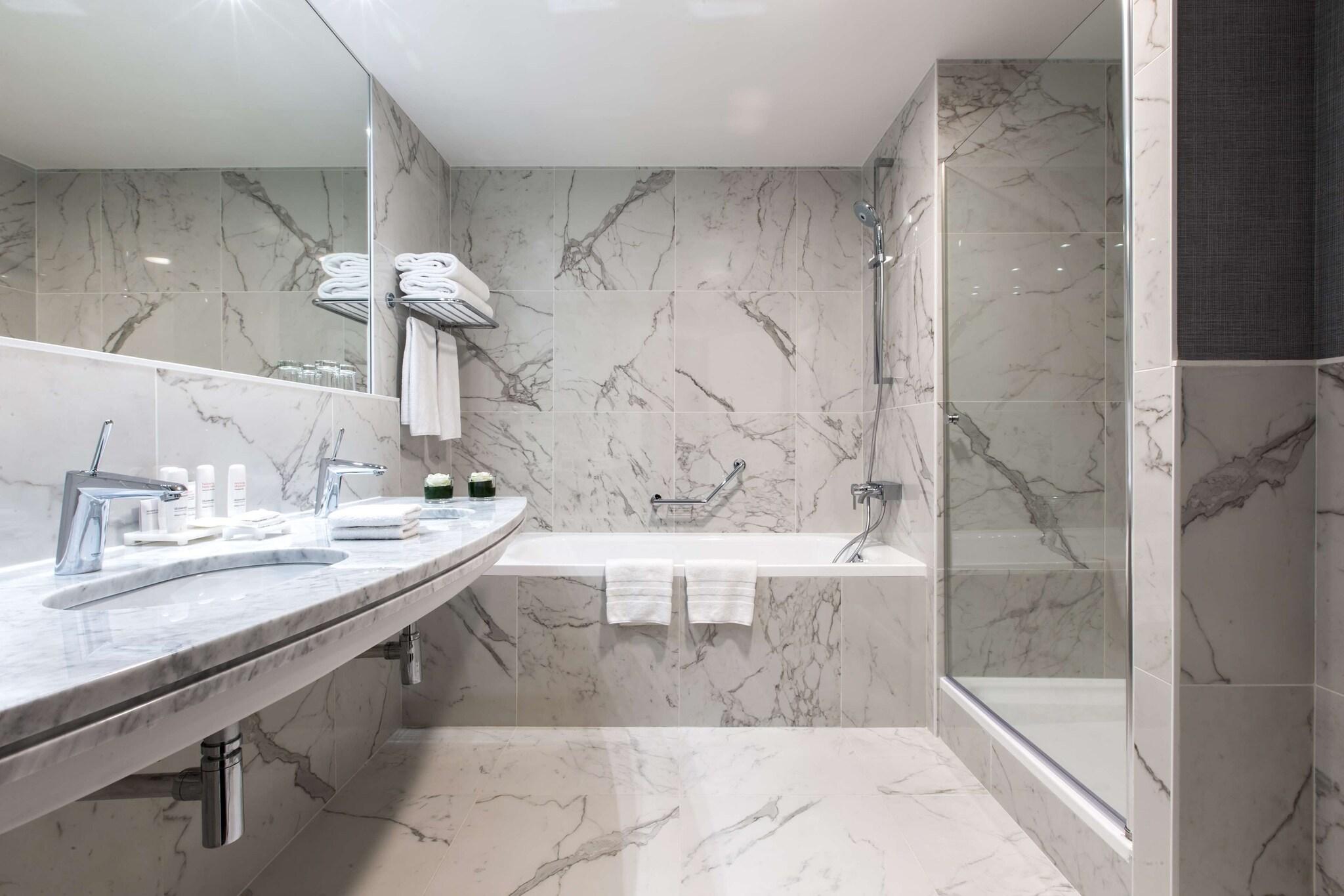 Junior Suite City View King Bed