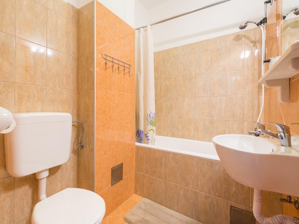 Apartment Capacity 6