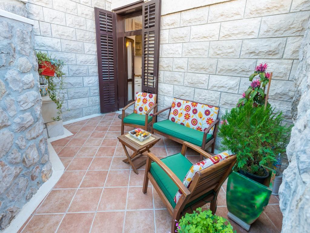 Apartment Capacity 6