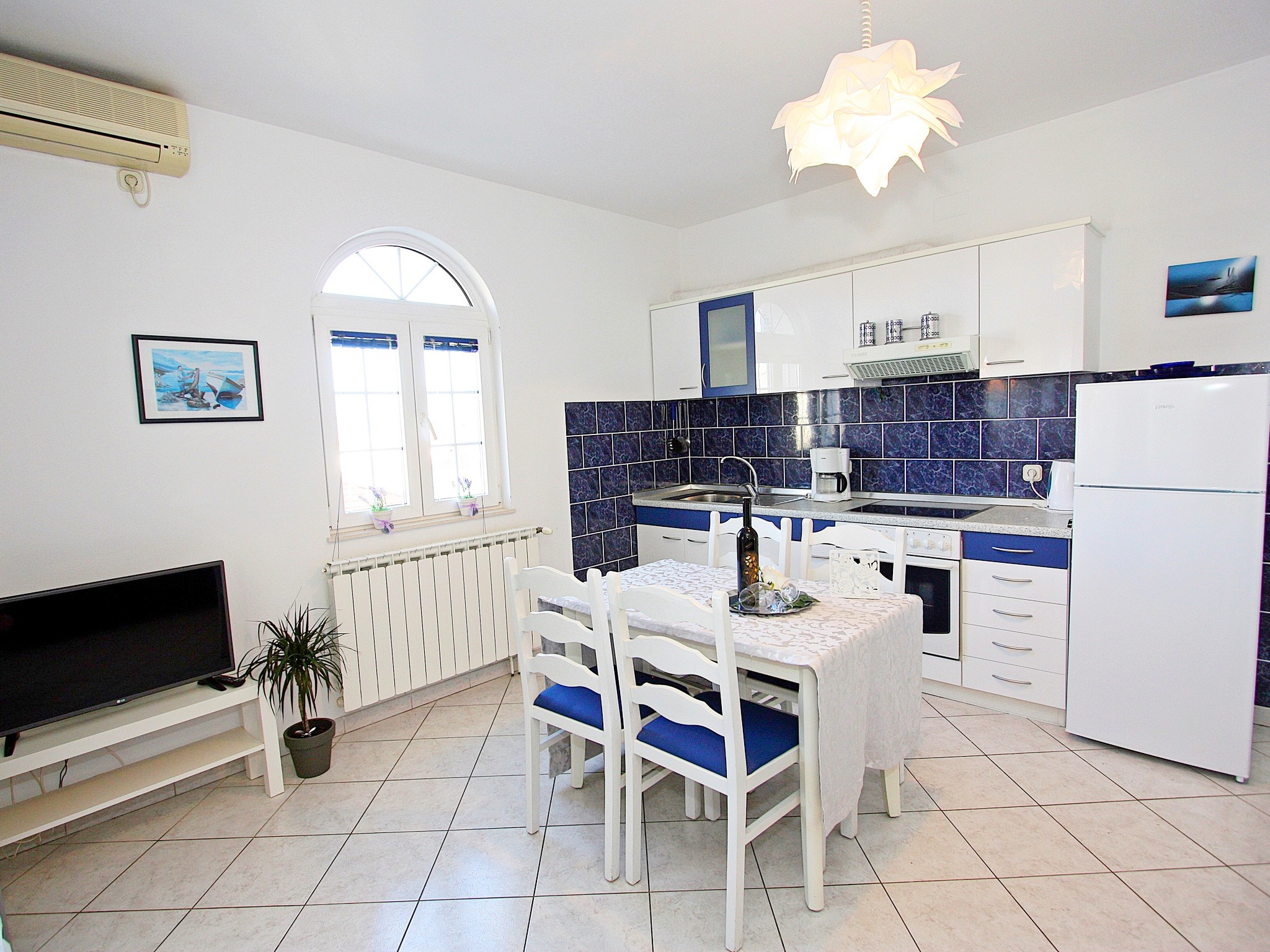 Apartment Capacity 6