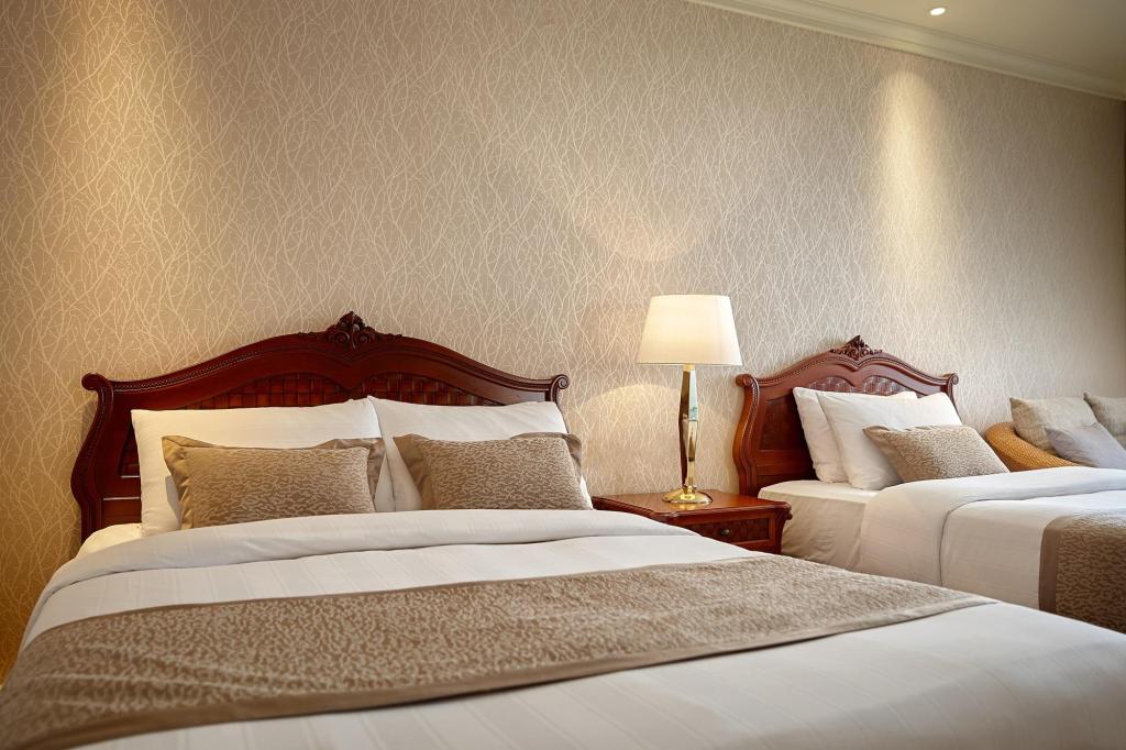 Family Room Deluxe Mountain View