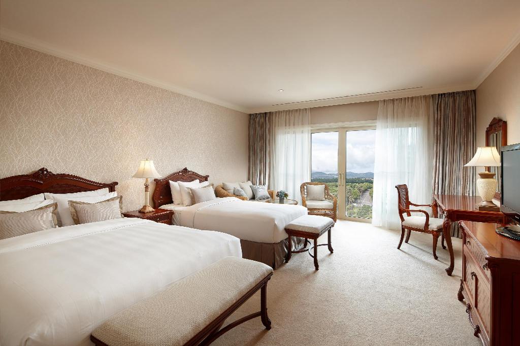 Family Room Deluxe Mountain View