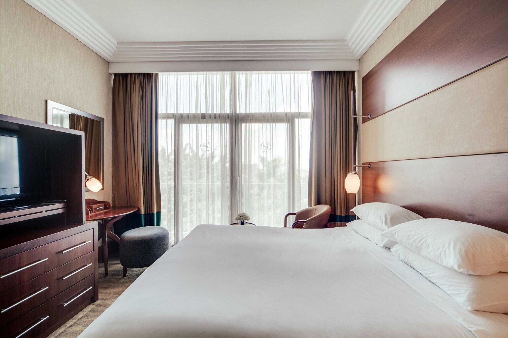 Double Deluxe King Bed