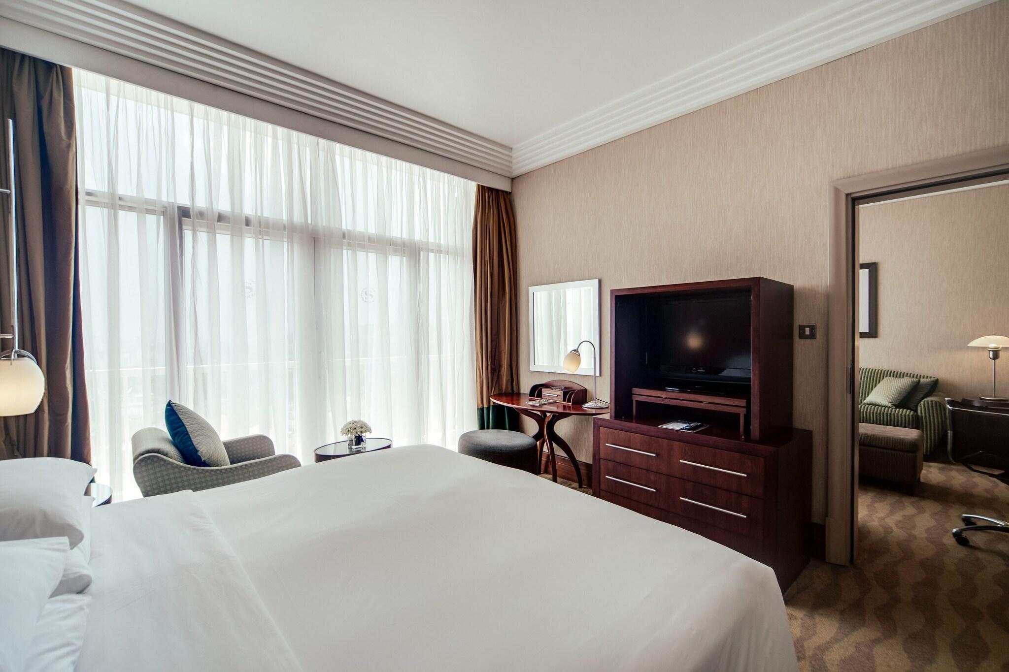 Junior Suite King Bed One Bedroom 