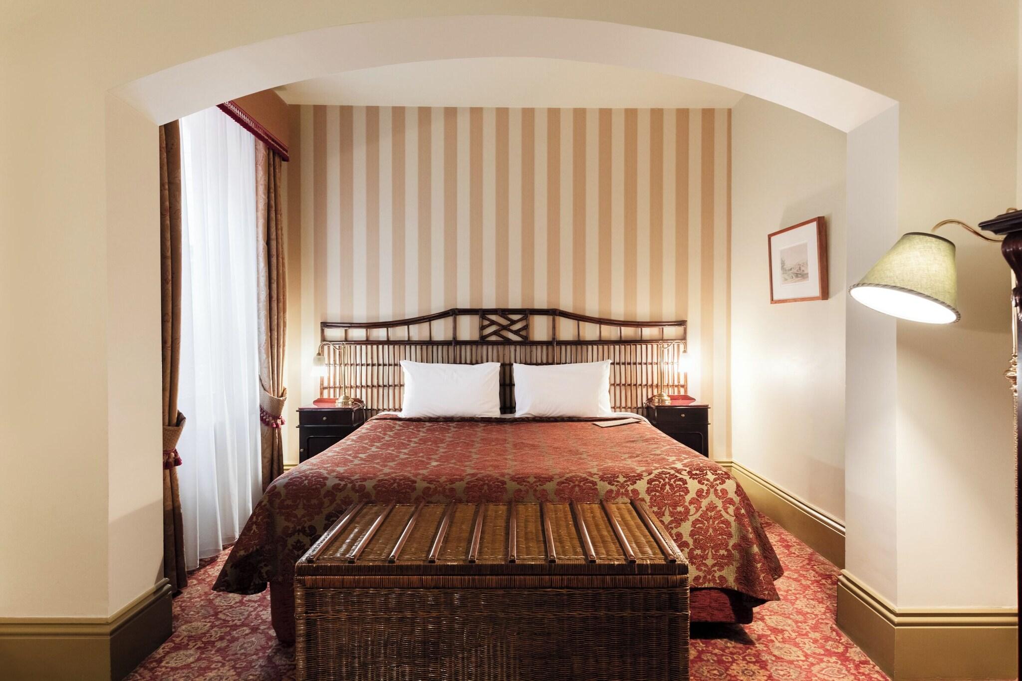 Double Queen Size Bed