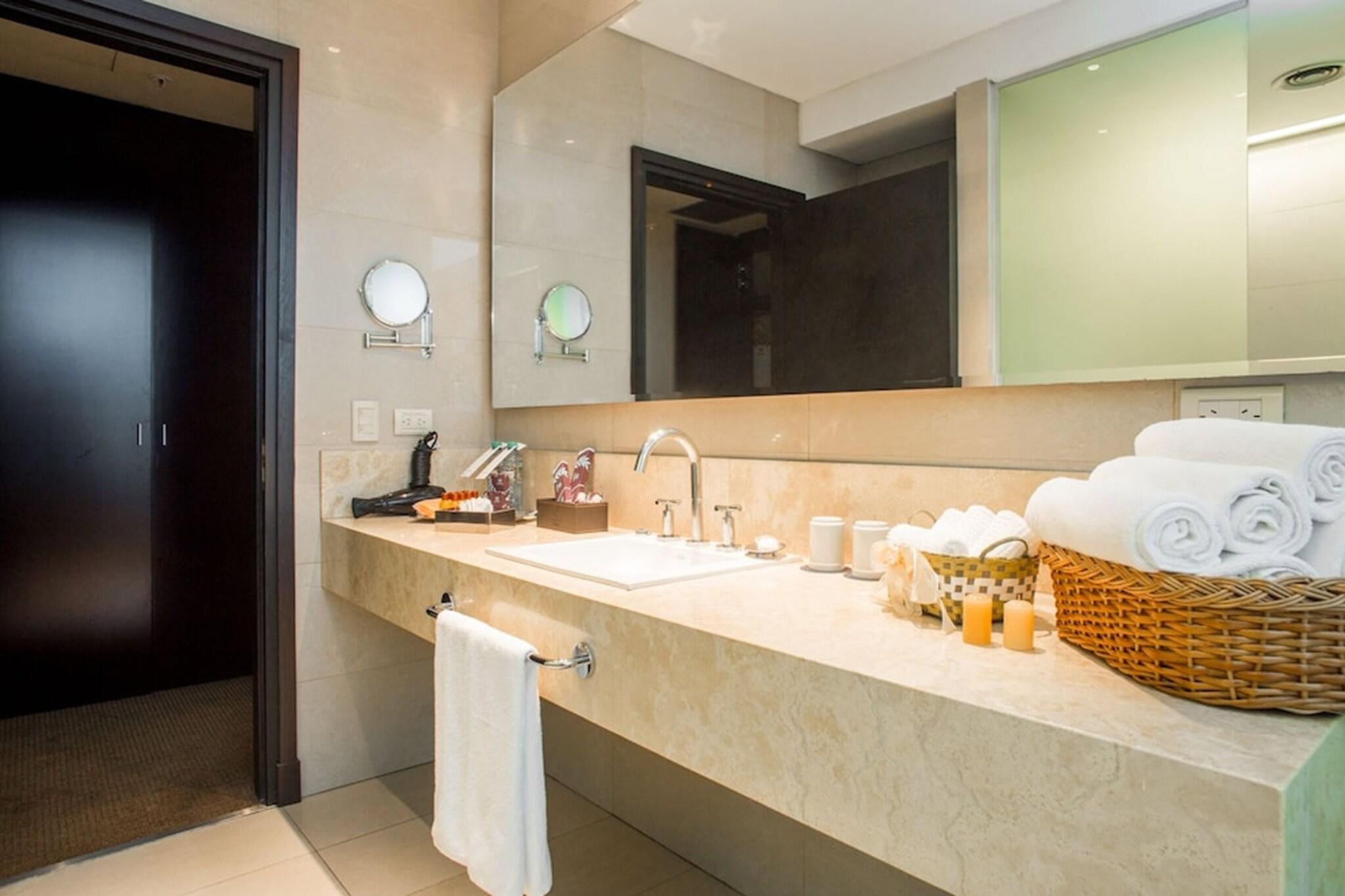 Double Club King Bed