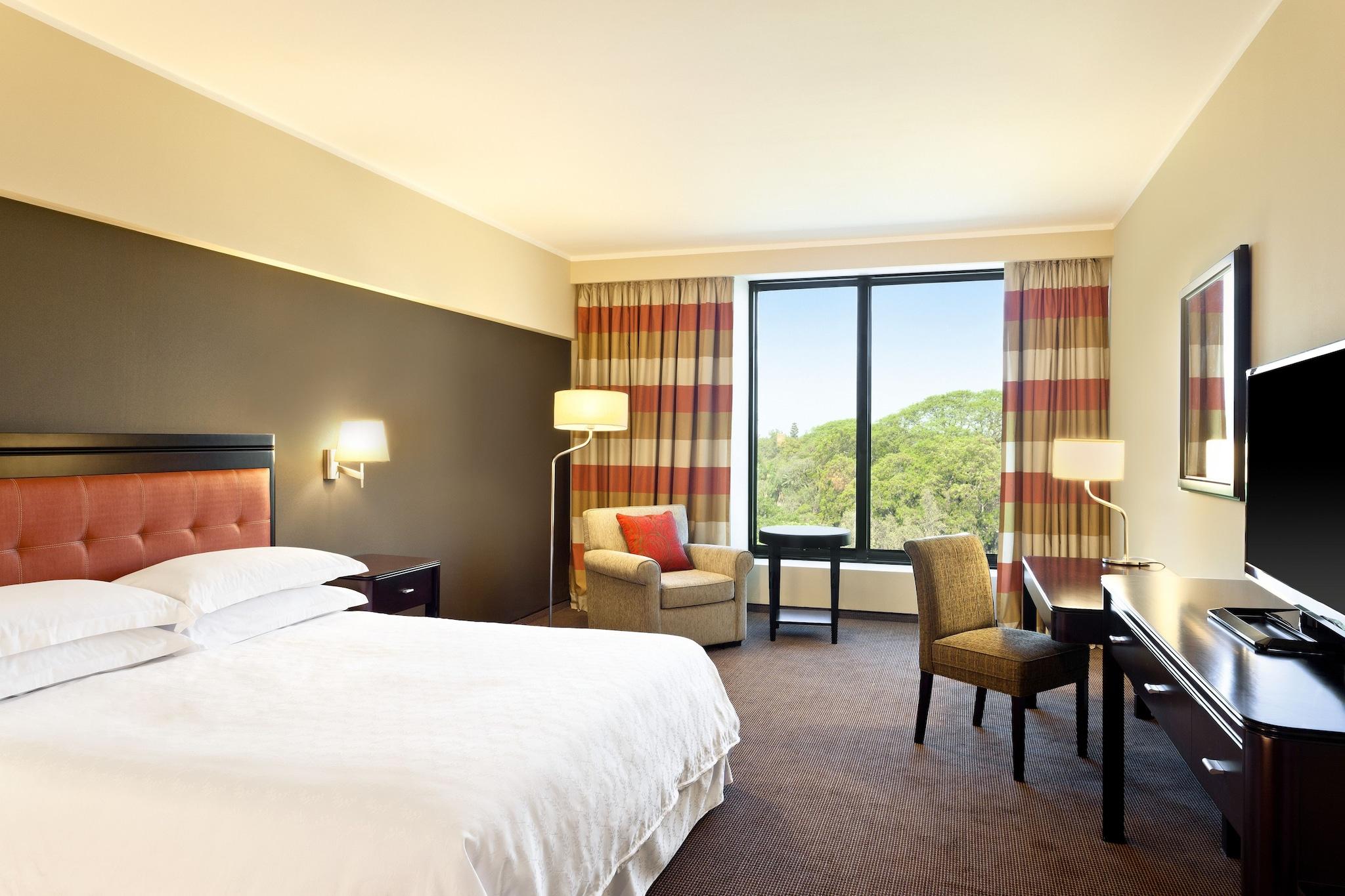 Double Club King Bed