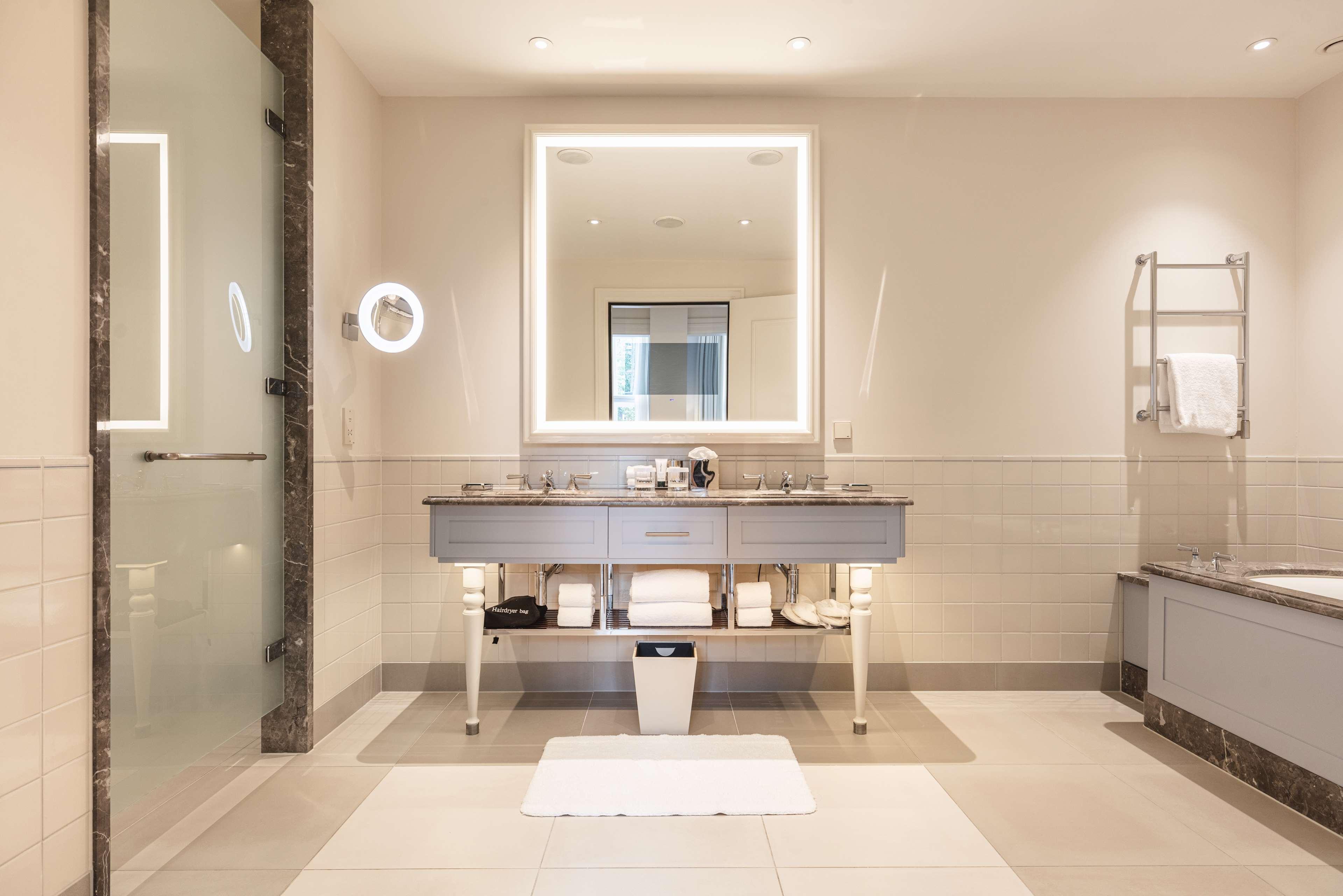 Junior Suite King Size Bed