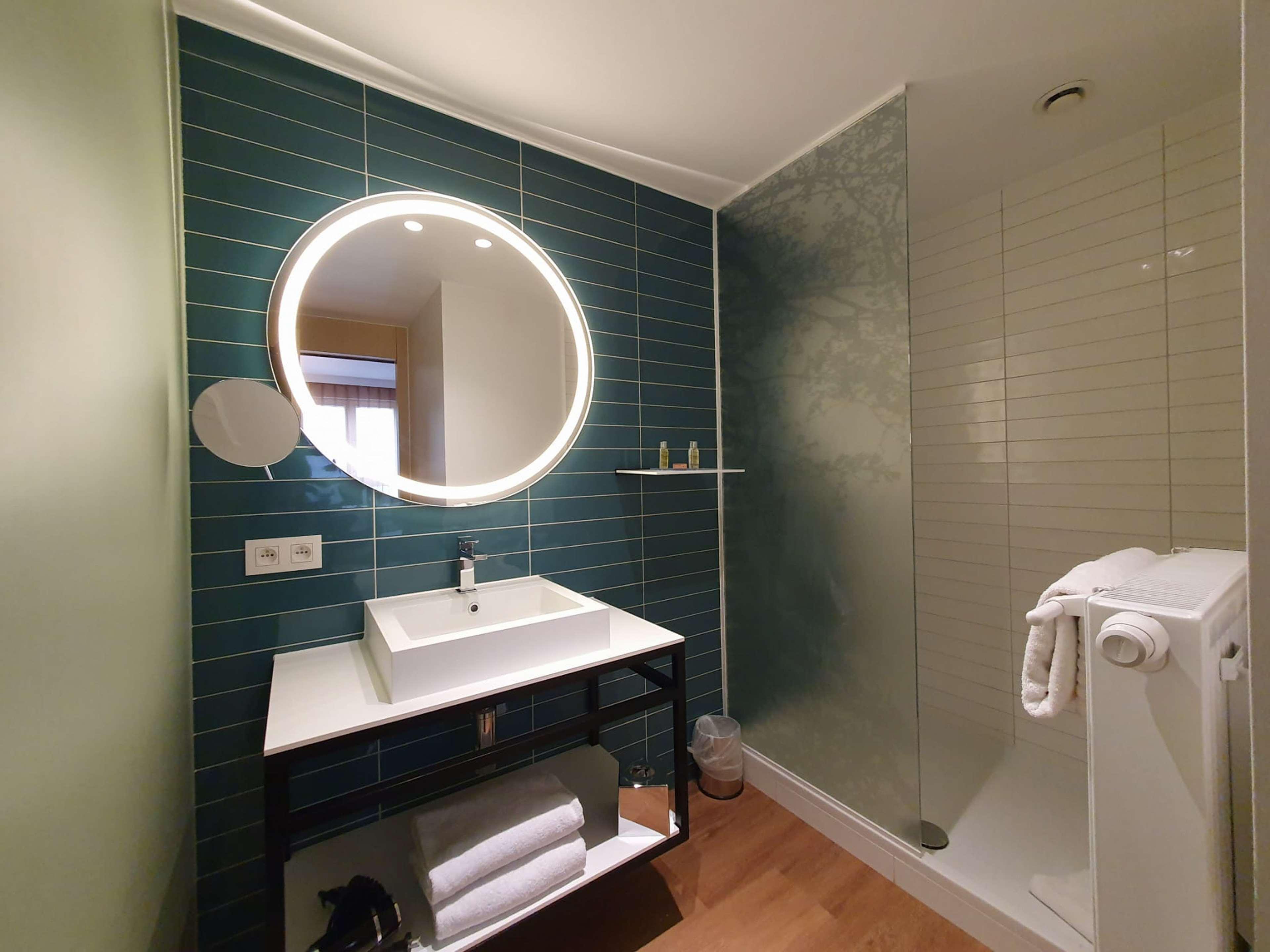 Double Deluxe Queen Bed