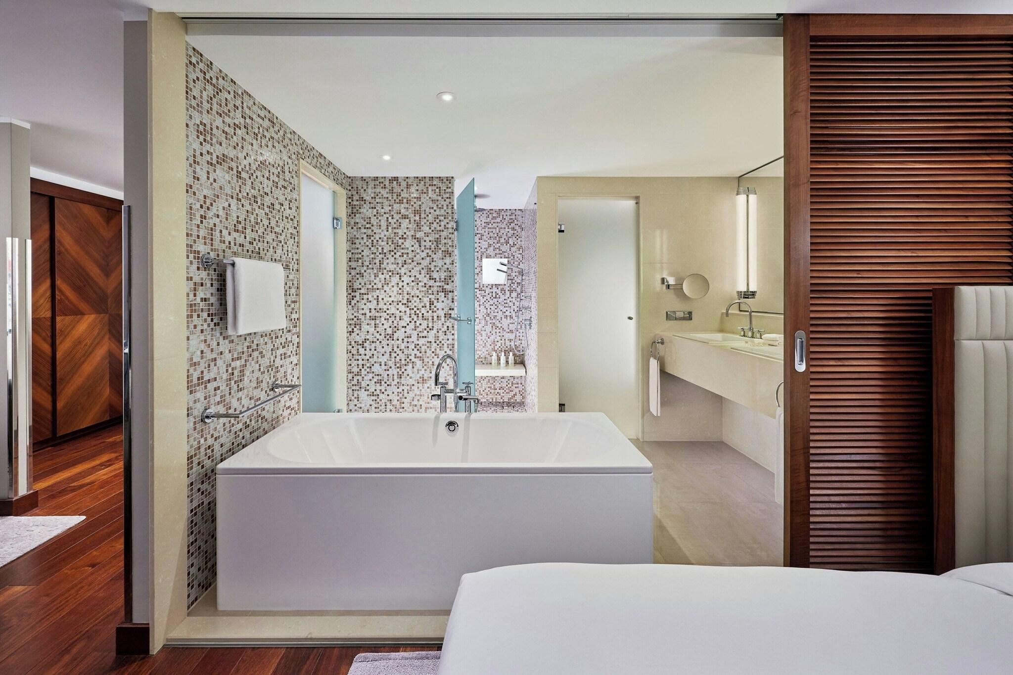 Junior Suite King Size Bed