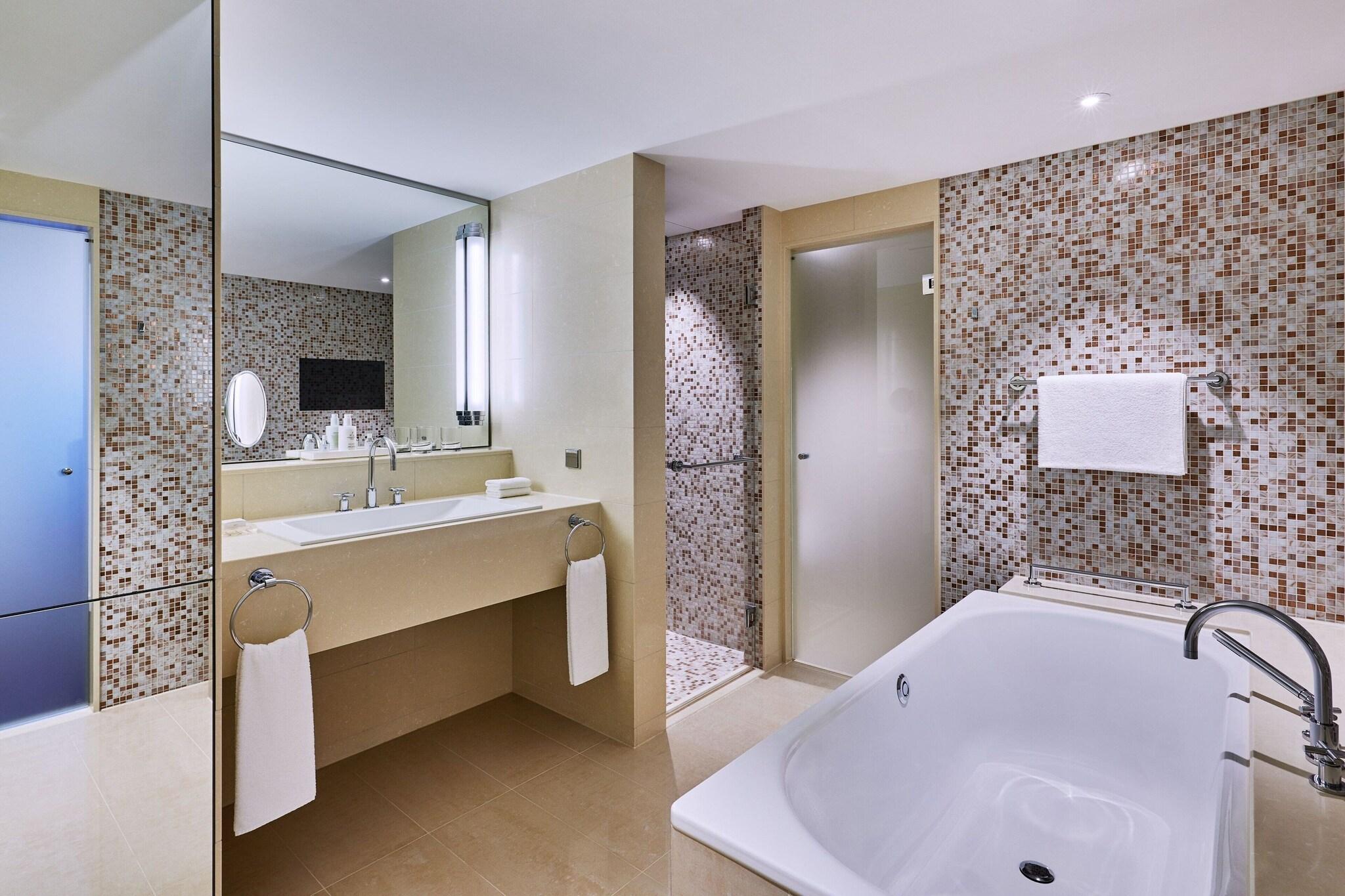 Junior Suite King Size Bed