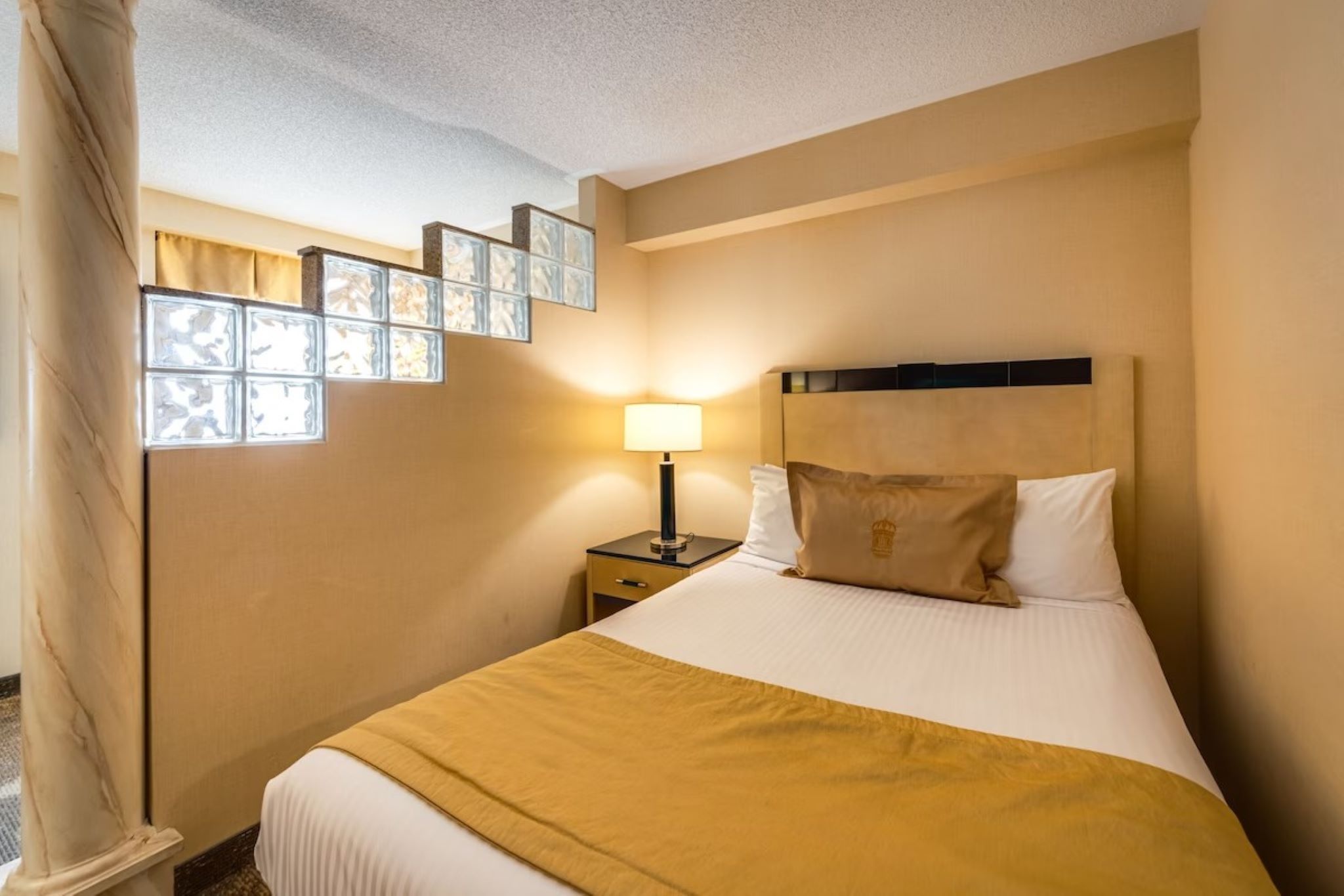 Studio Queen Size Bed