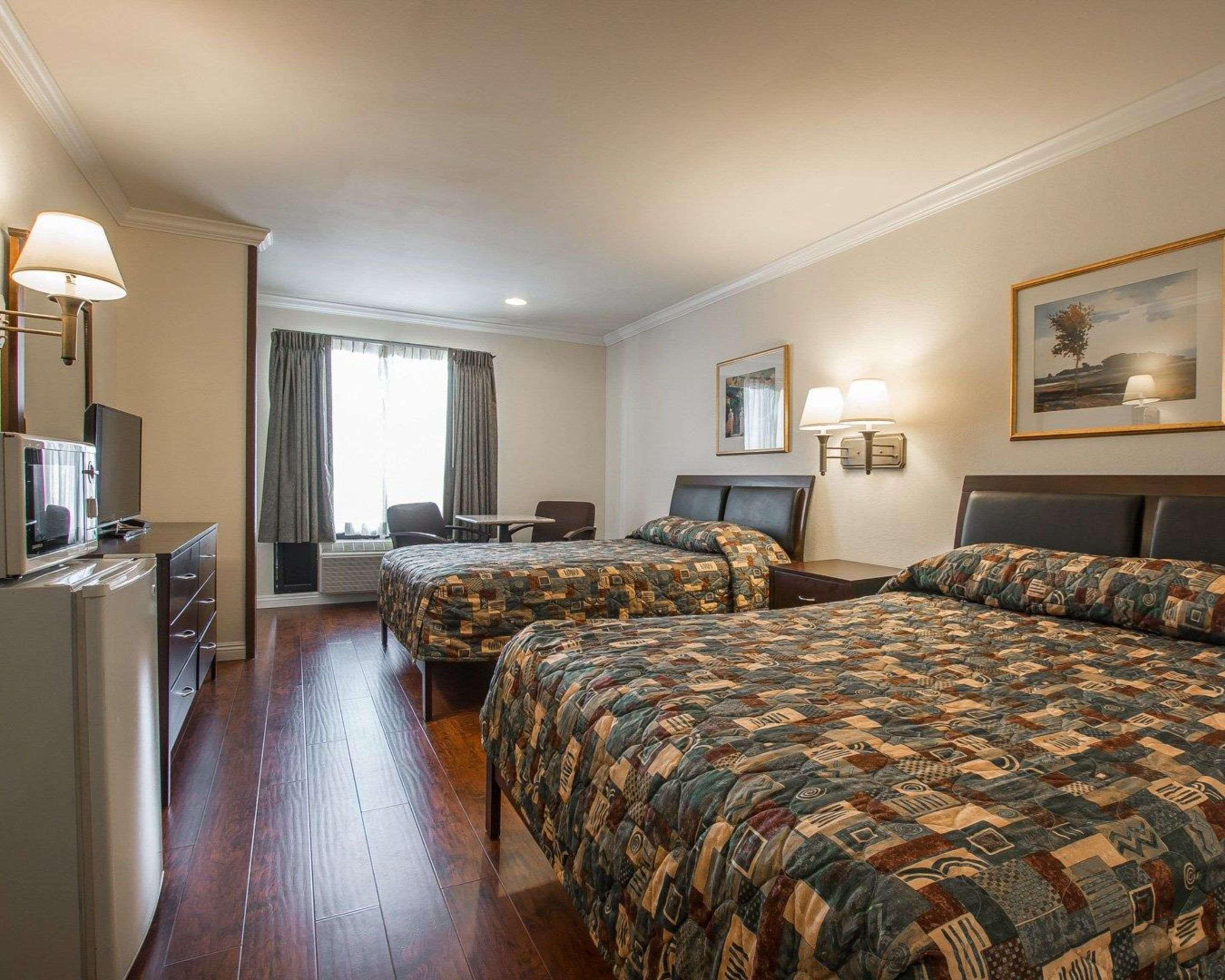 Double Two Queen Beds Non Smoking