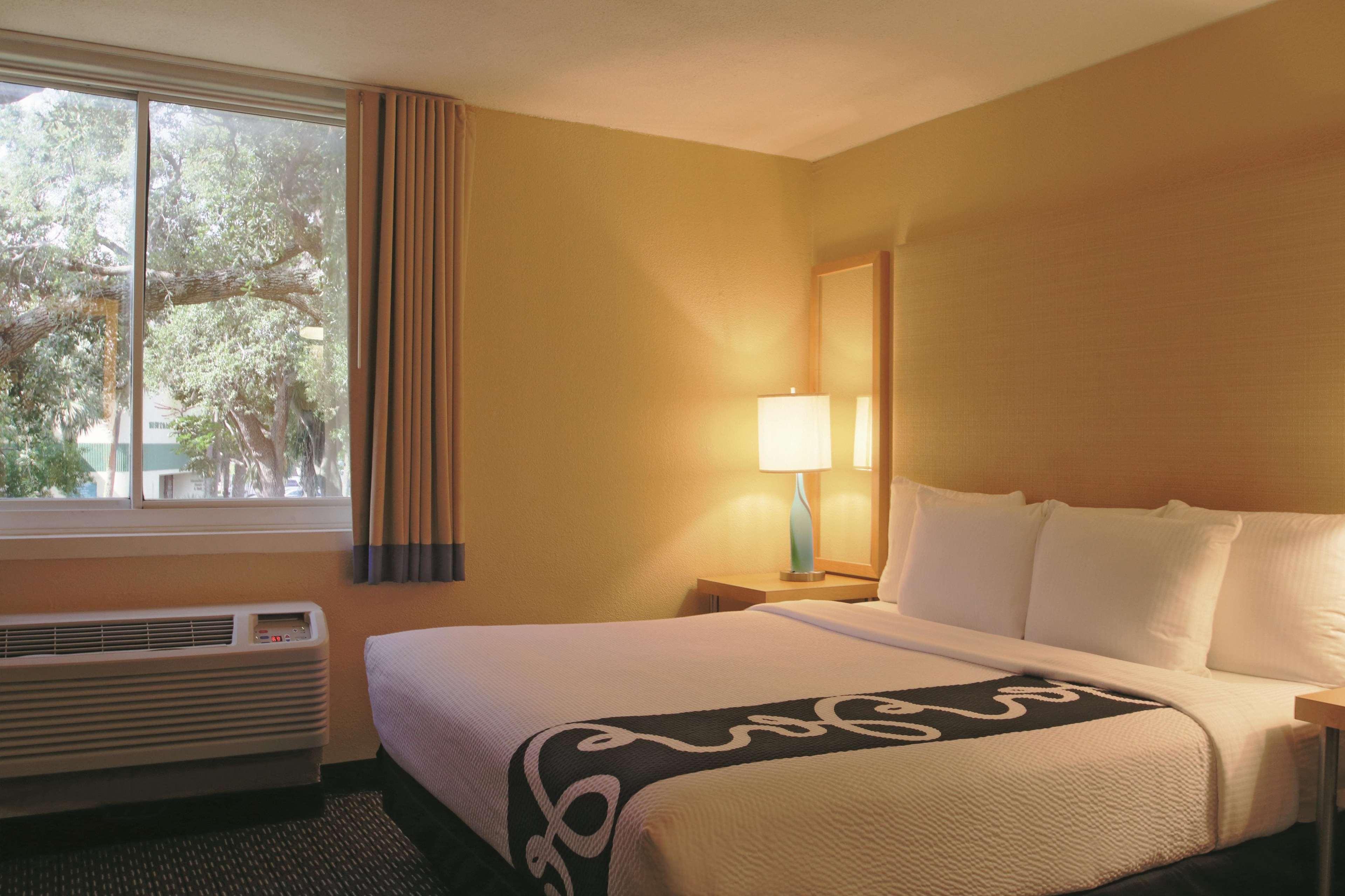 Room King Bed Non Smoking