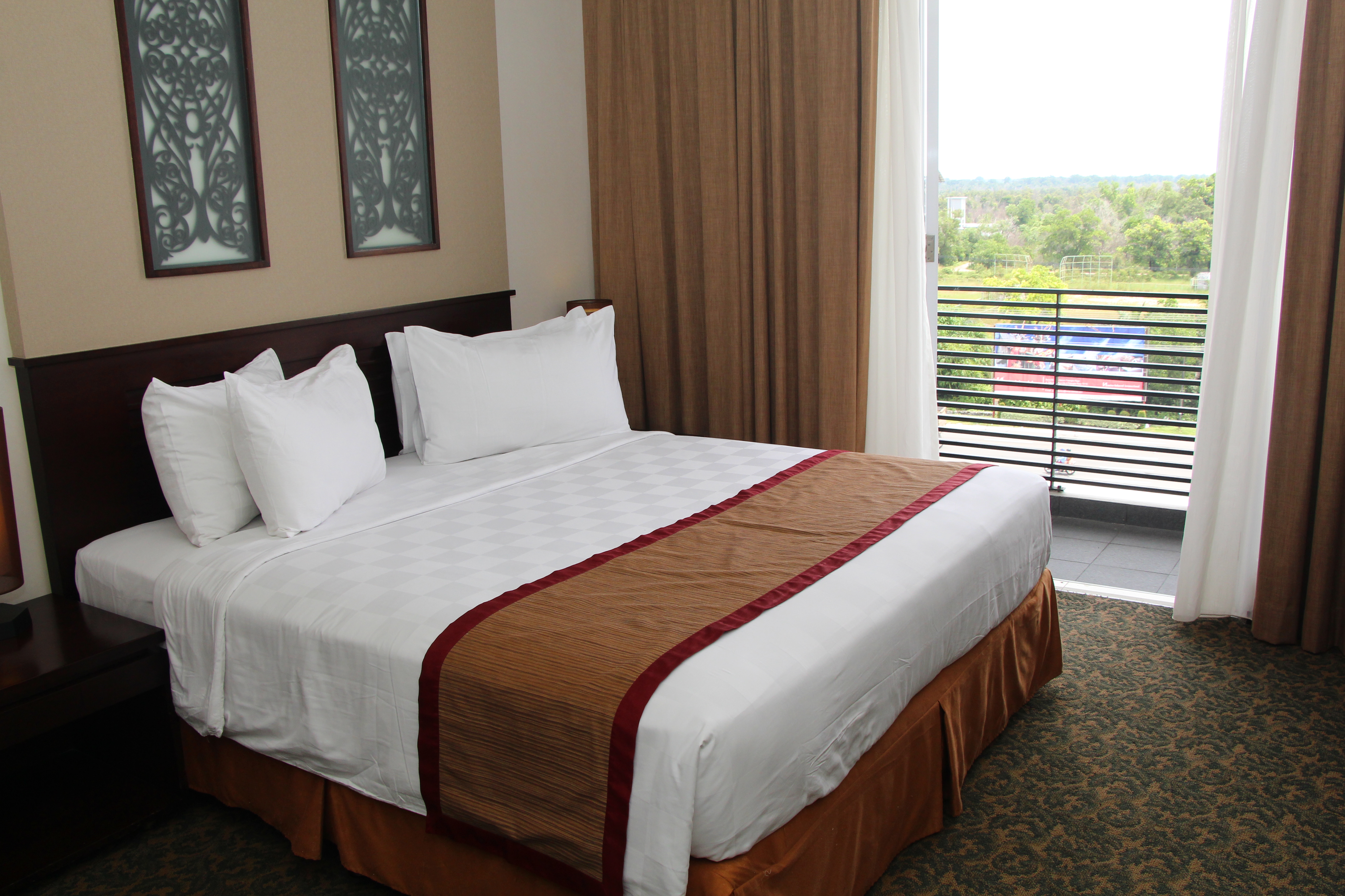 Double Deluxe Queen Bed