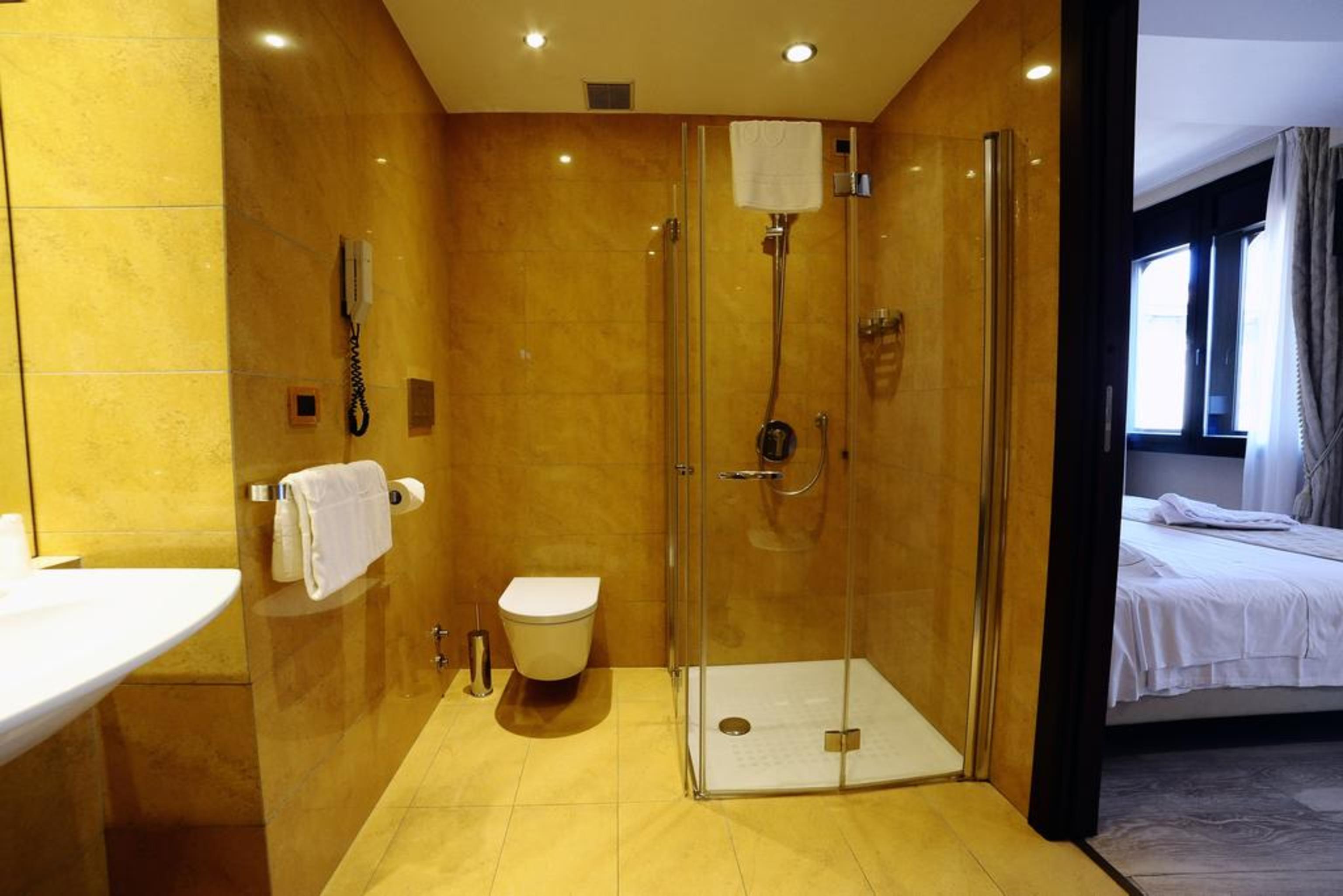 Double Single Executive