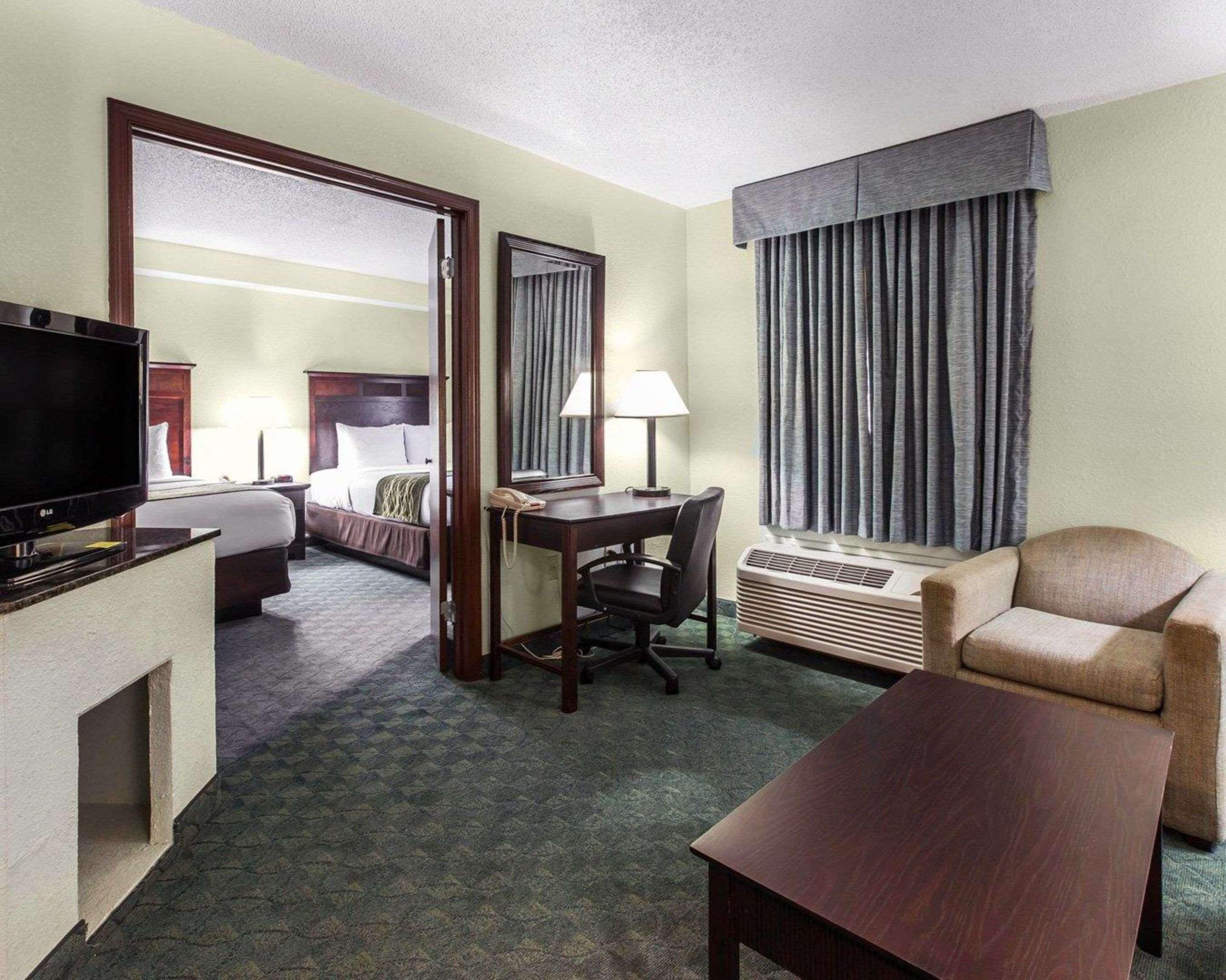 Suite Two Queen Beds Non Smoking