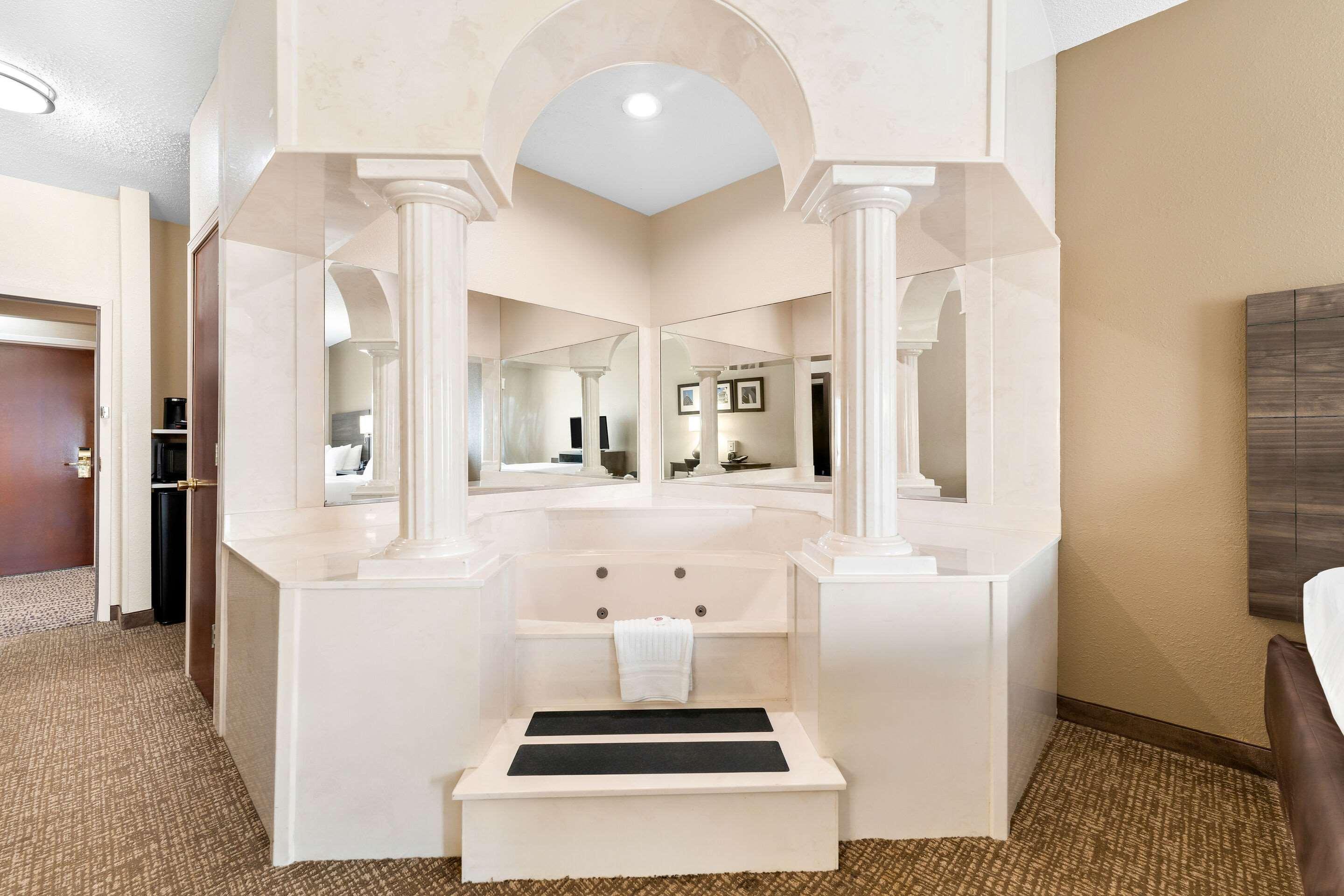 Suite Two Queen Beds Non Smoking