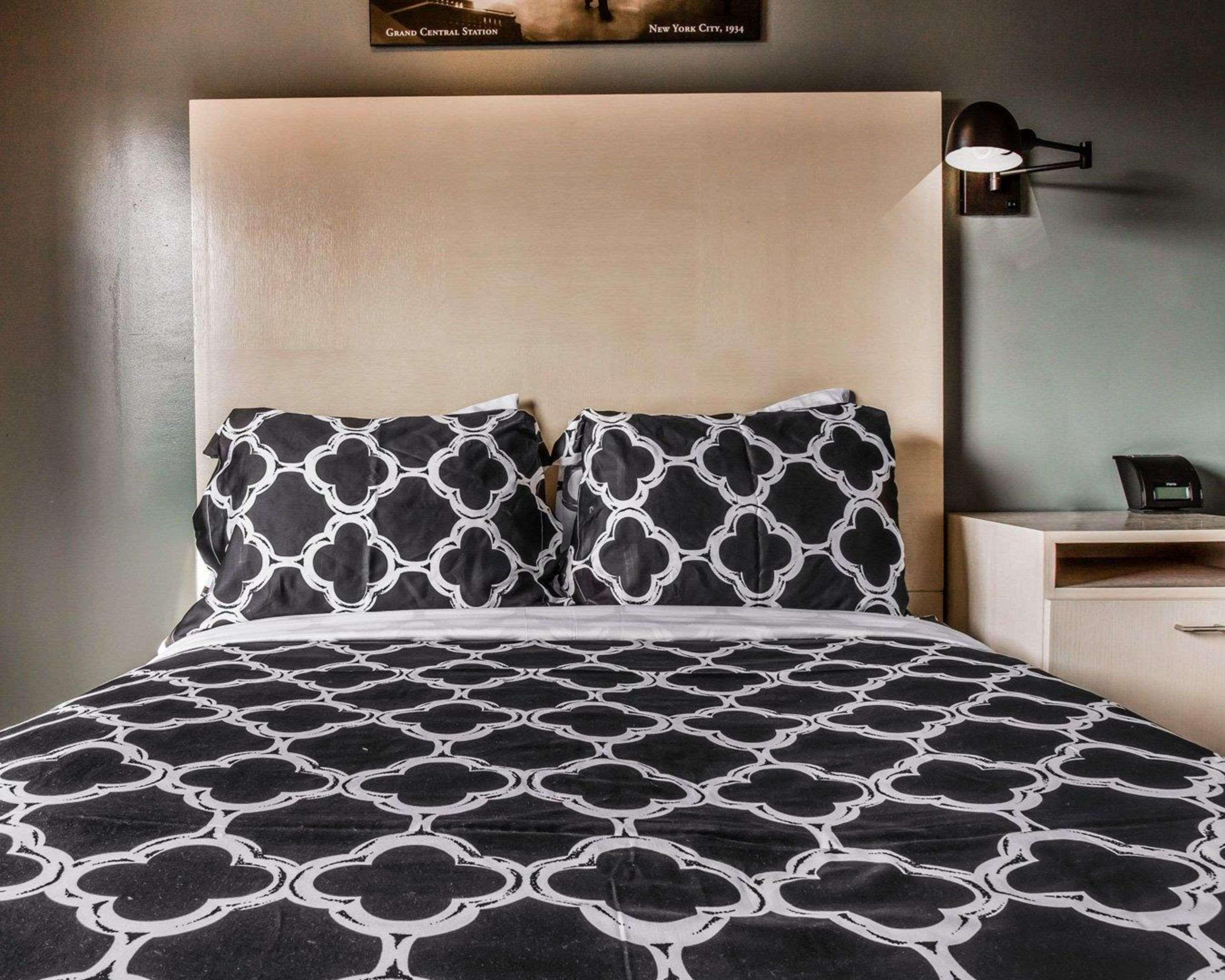 Double Queen Bed Non Smoking