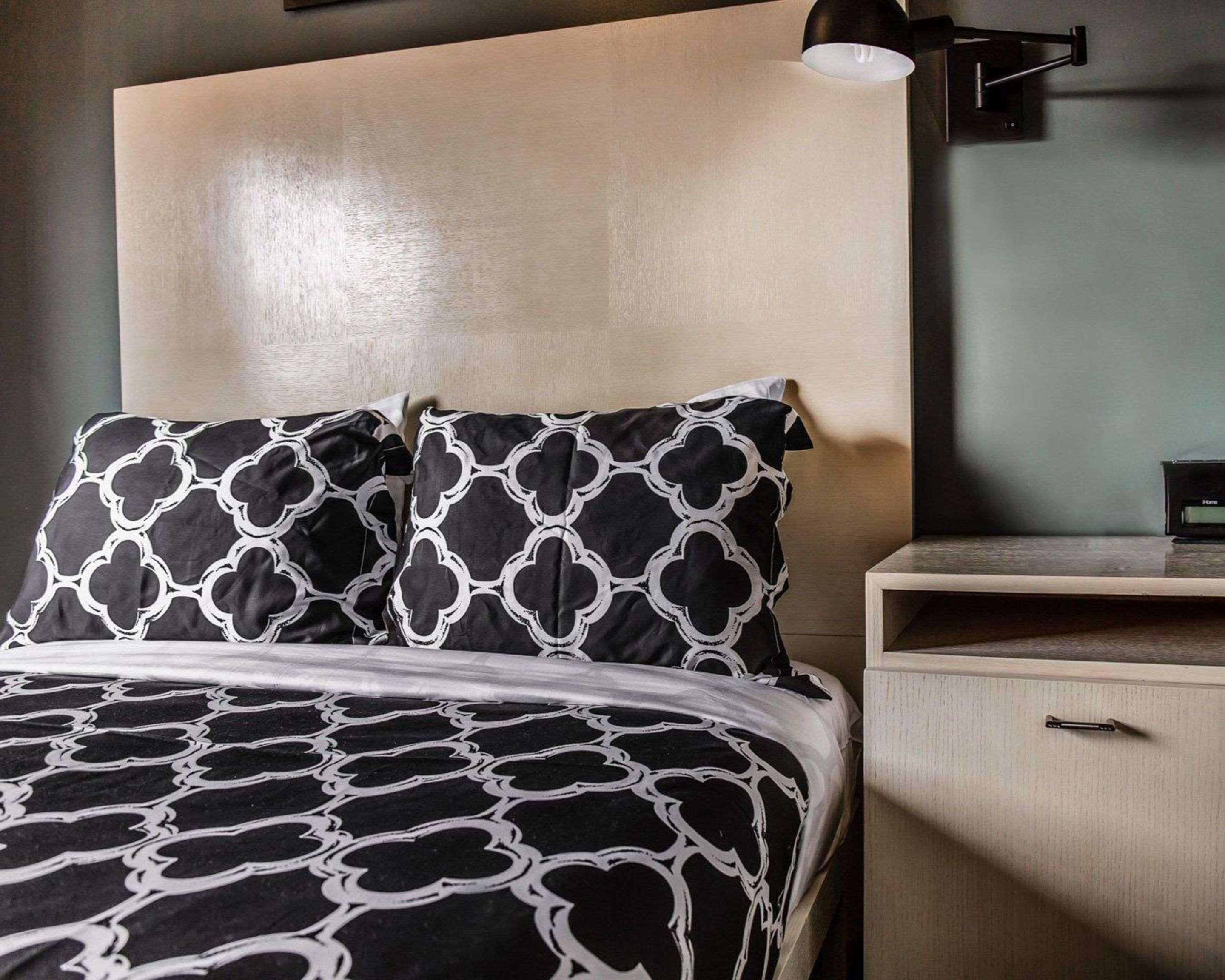 Double Queen Bed Non Smoking