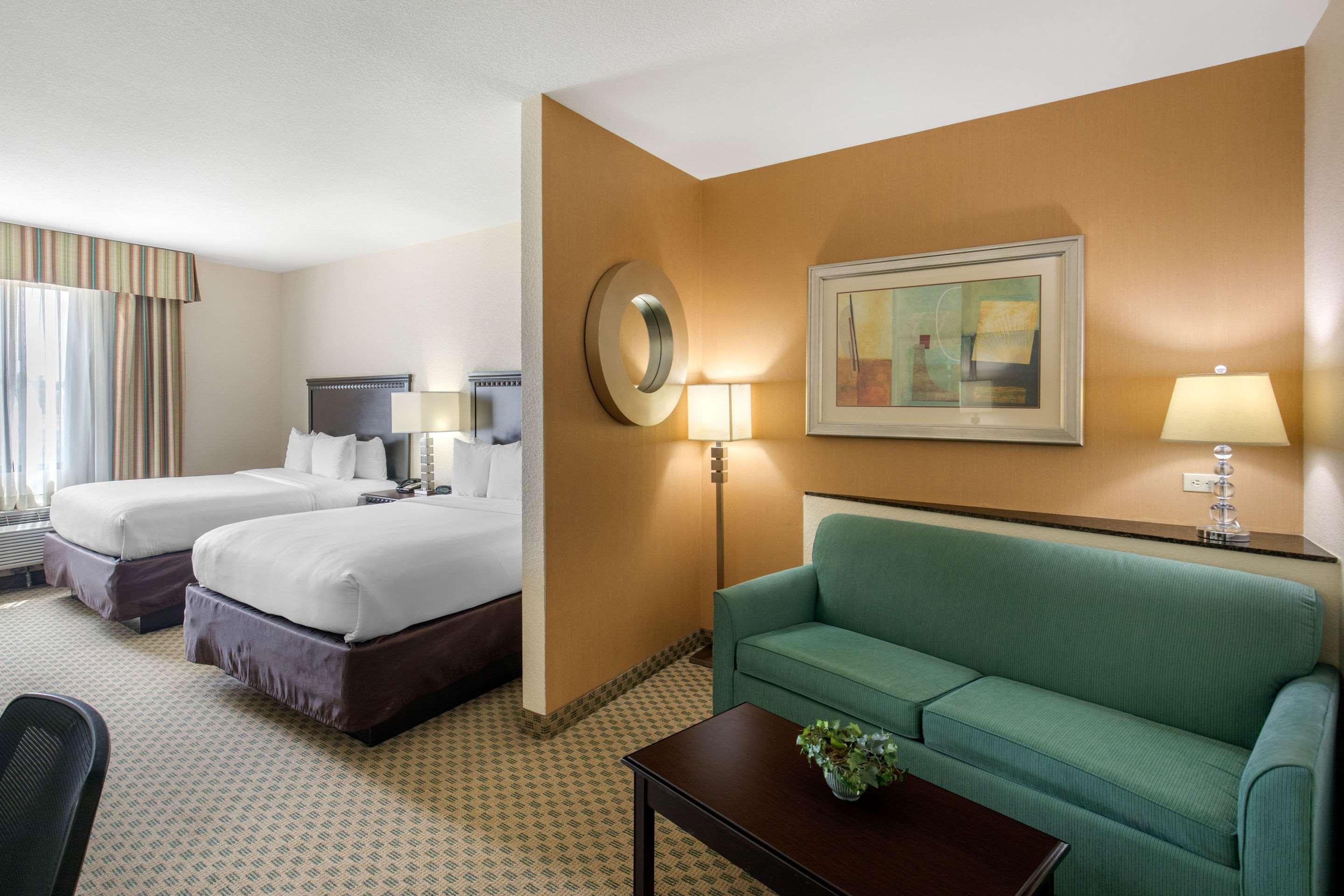 Suite Two Queen Beds