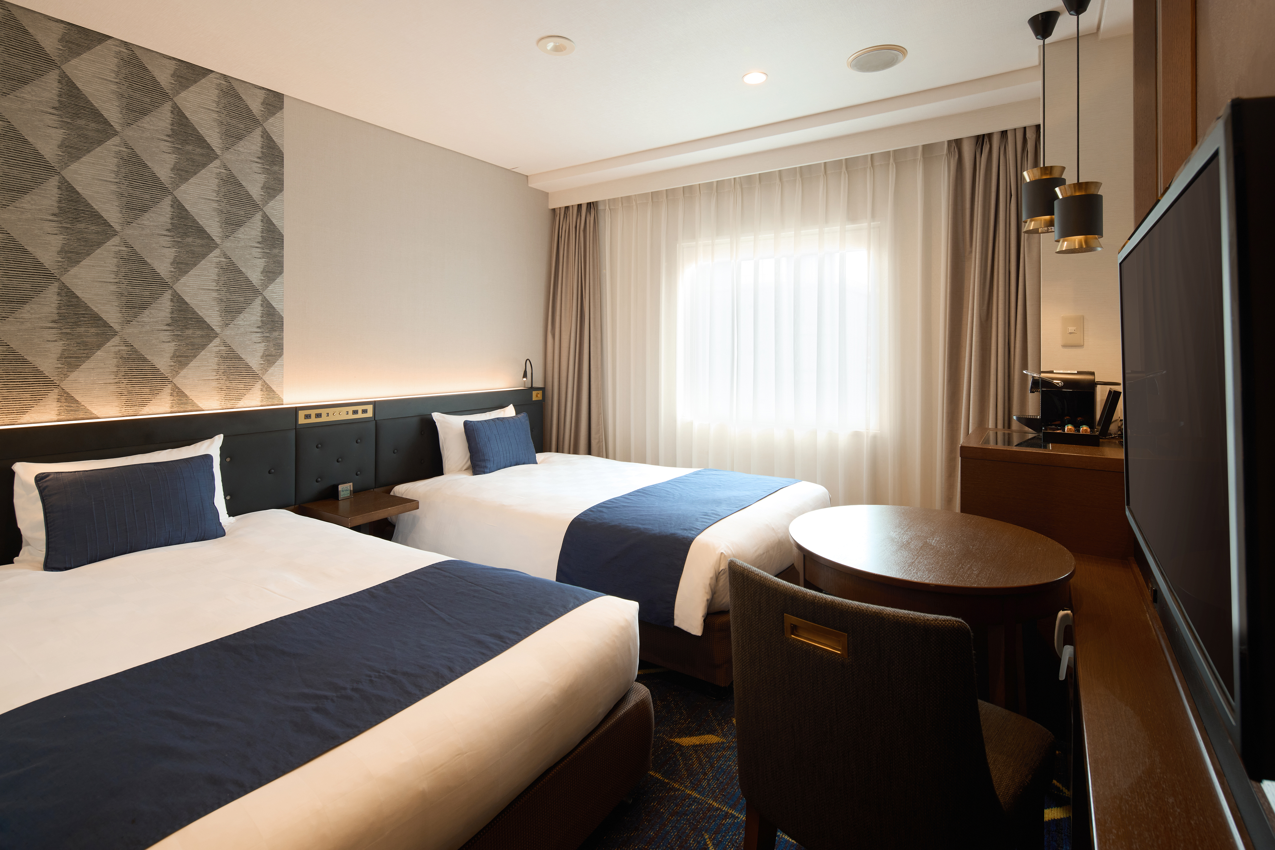 Twin Superior Smoking