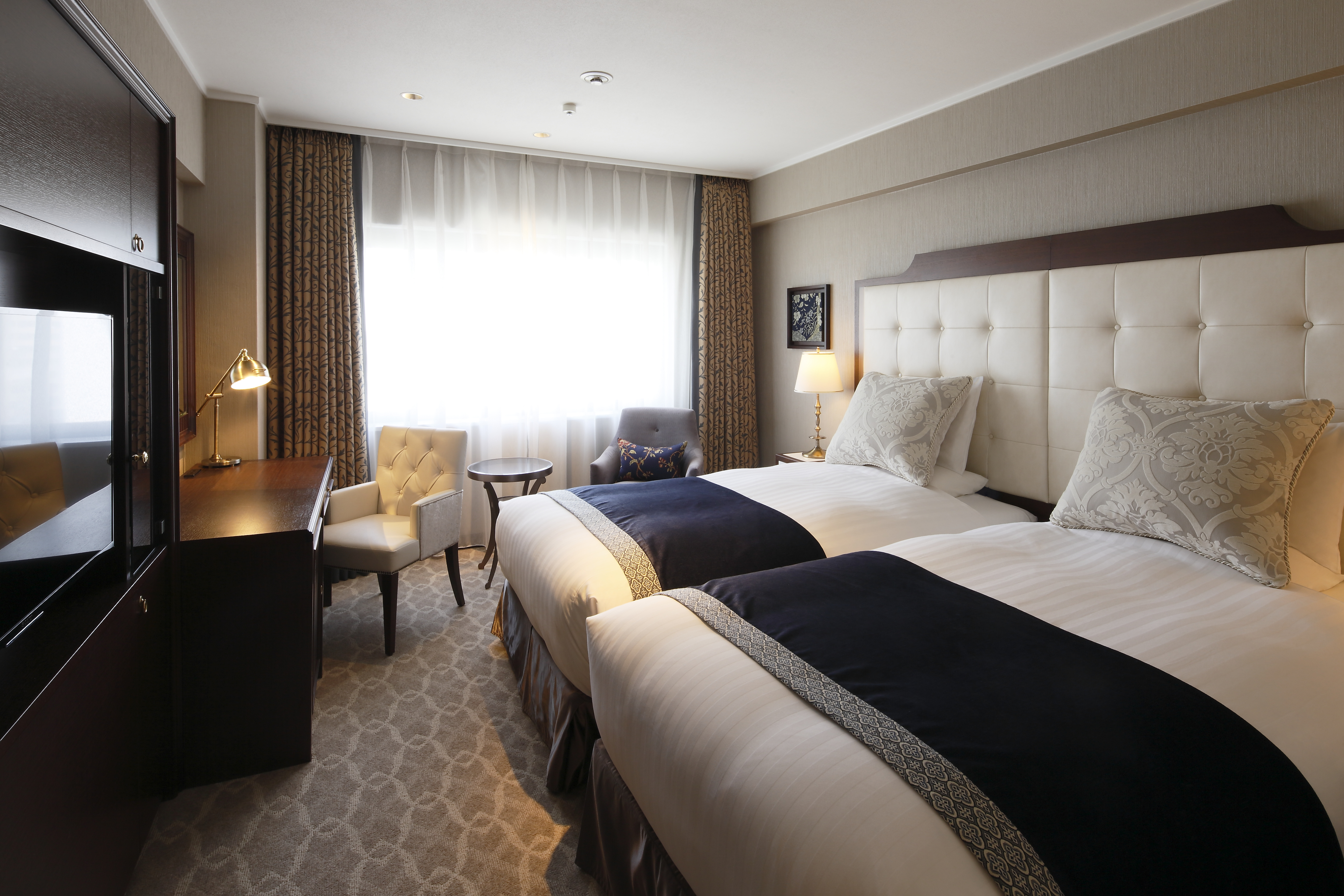 Twin Grand with Views