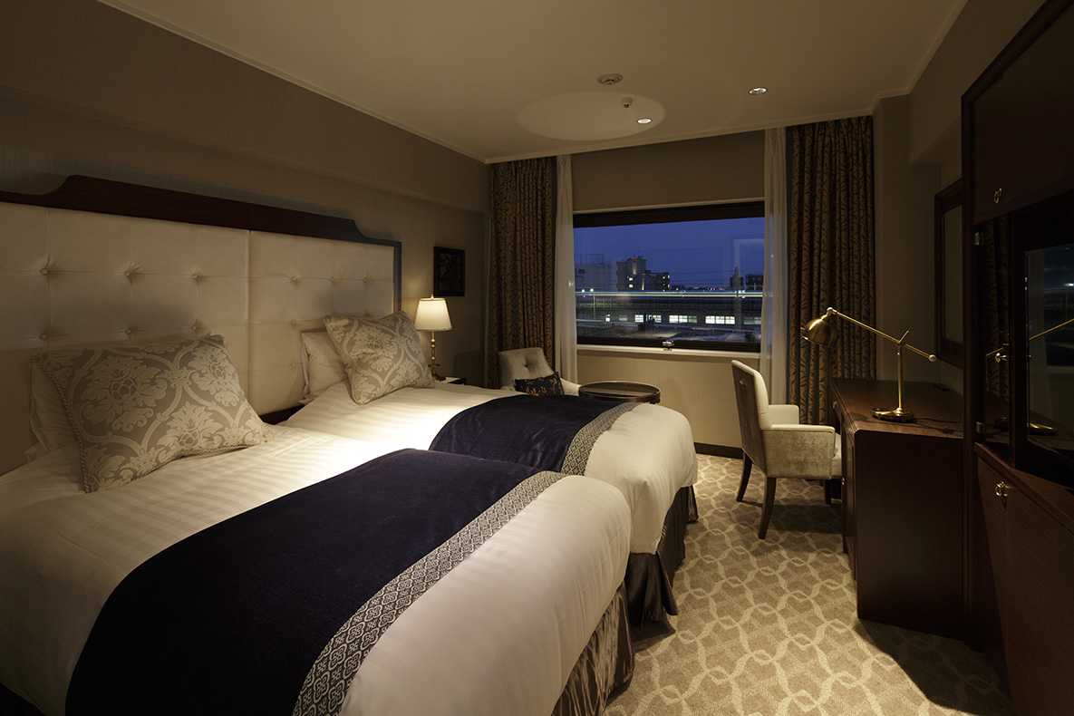 Twin Grand with Views