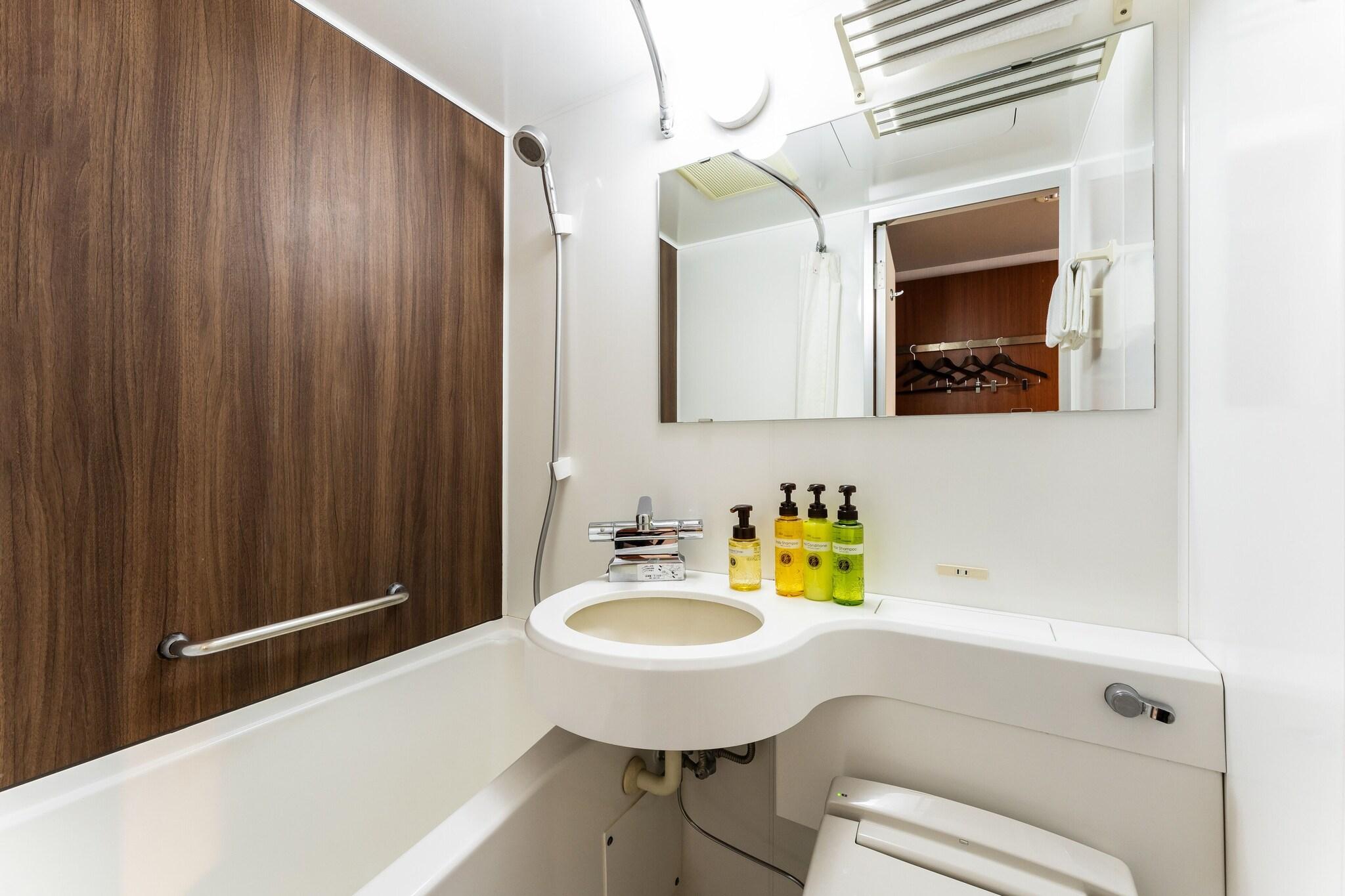 Twin Deluxe Two Beds