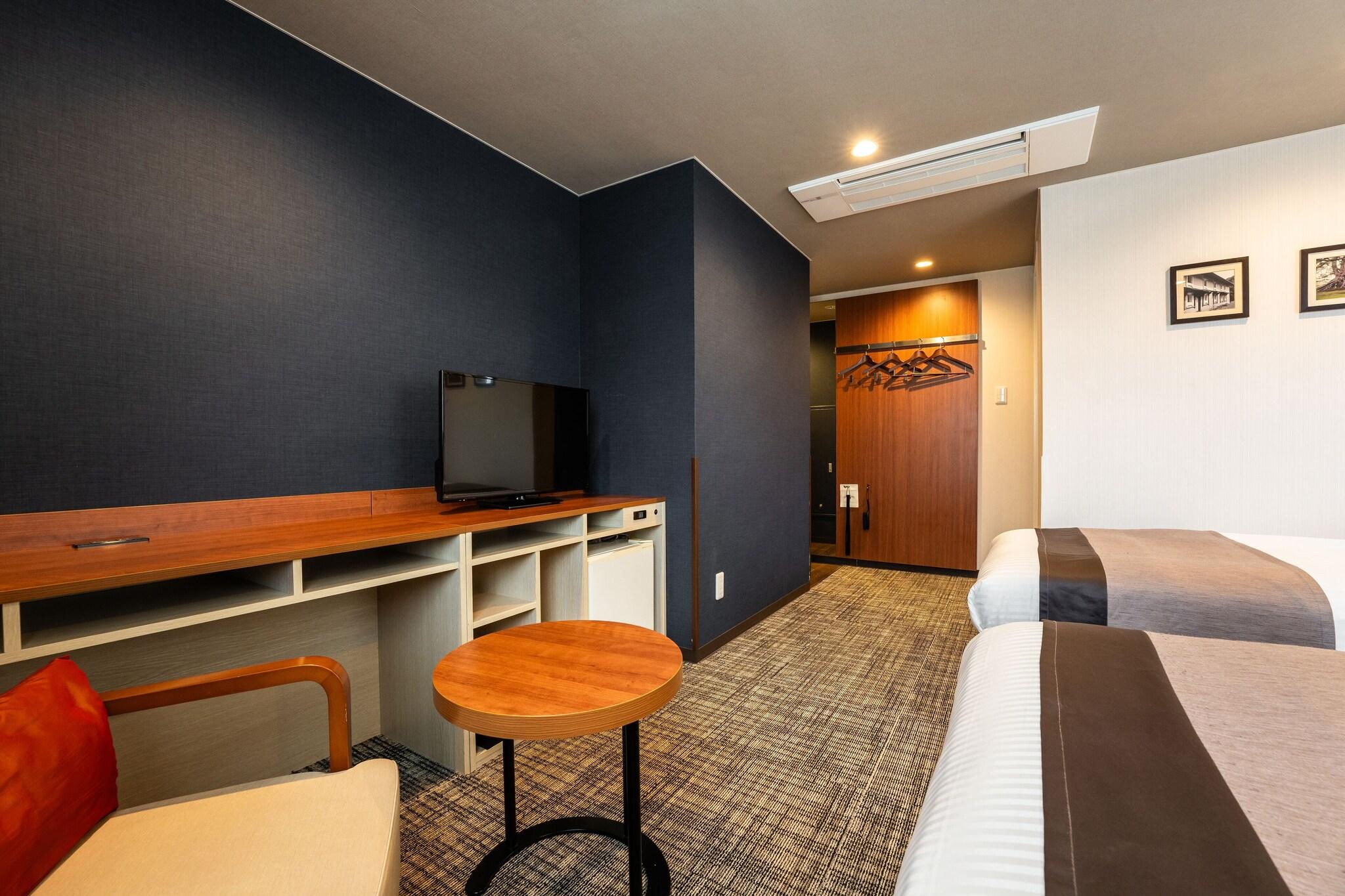 Twin Deluxe Two Beds