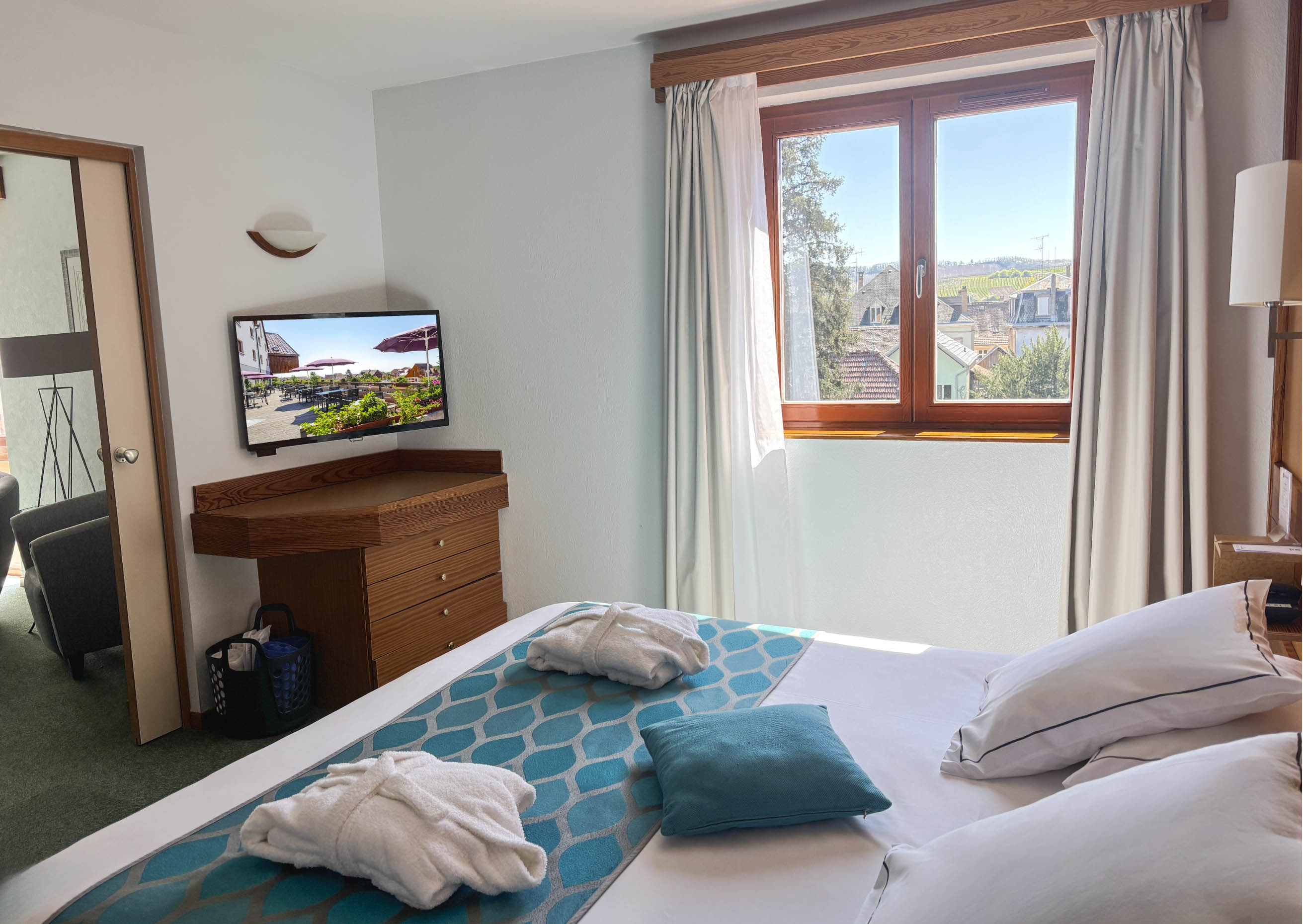 Suite King Size Bed