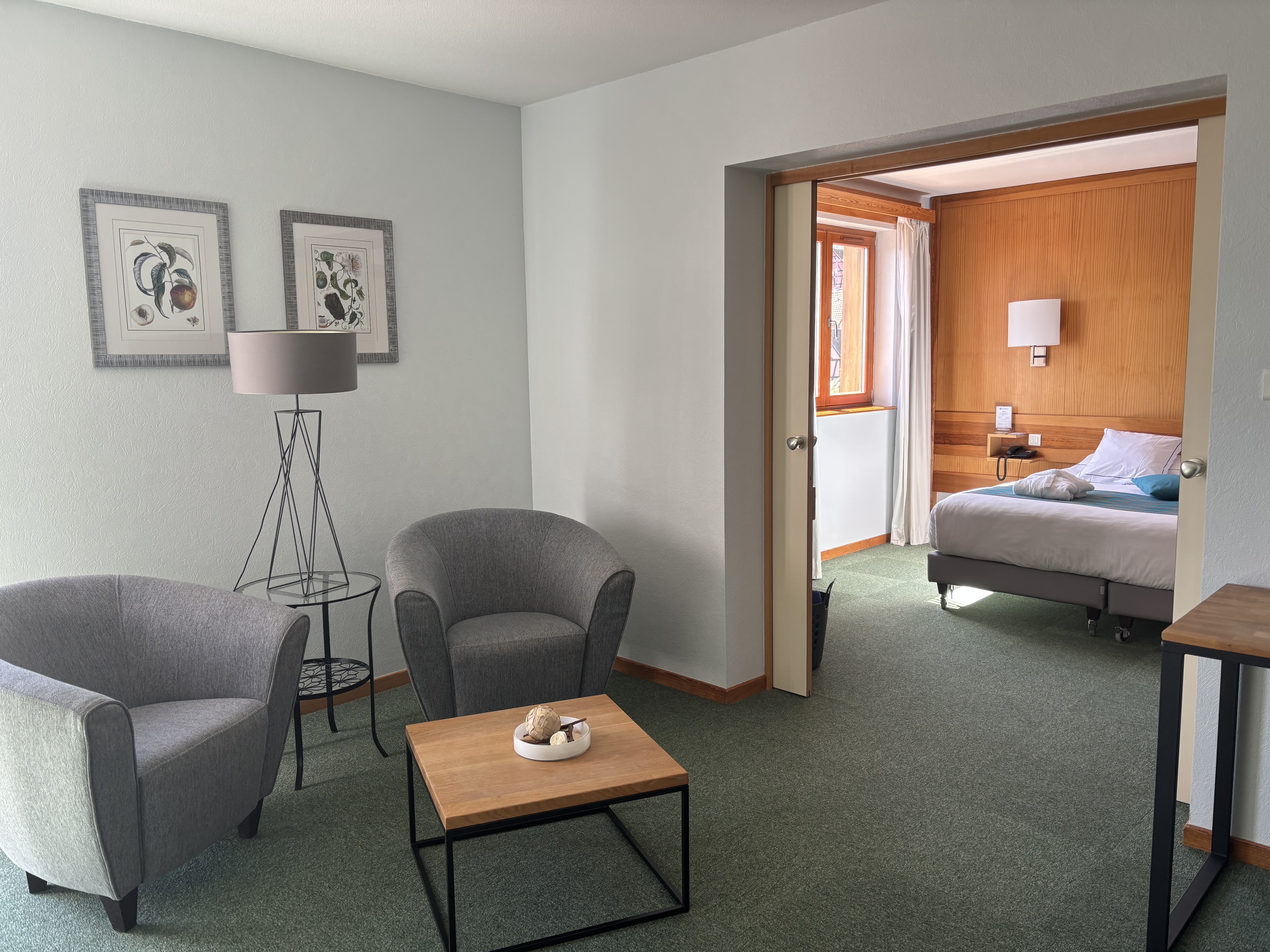 Suite King Size Bed