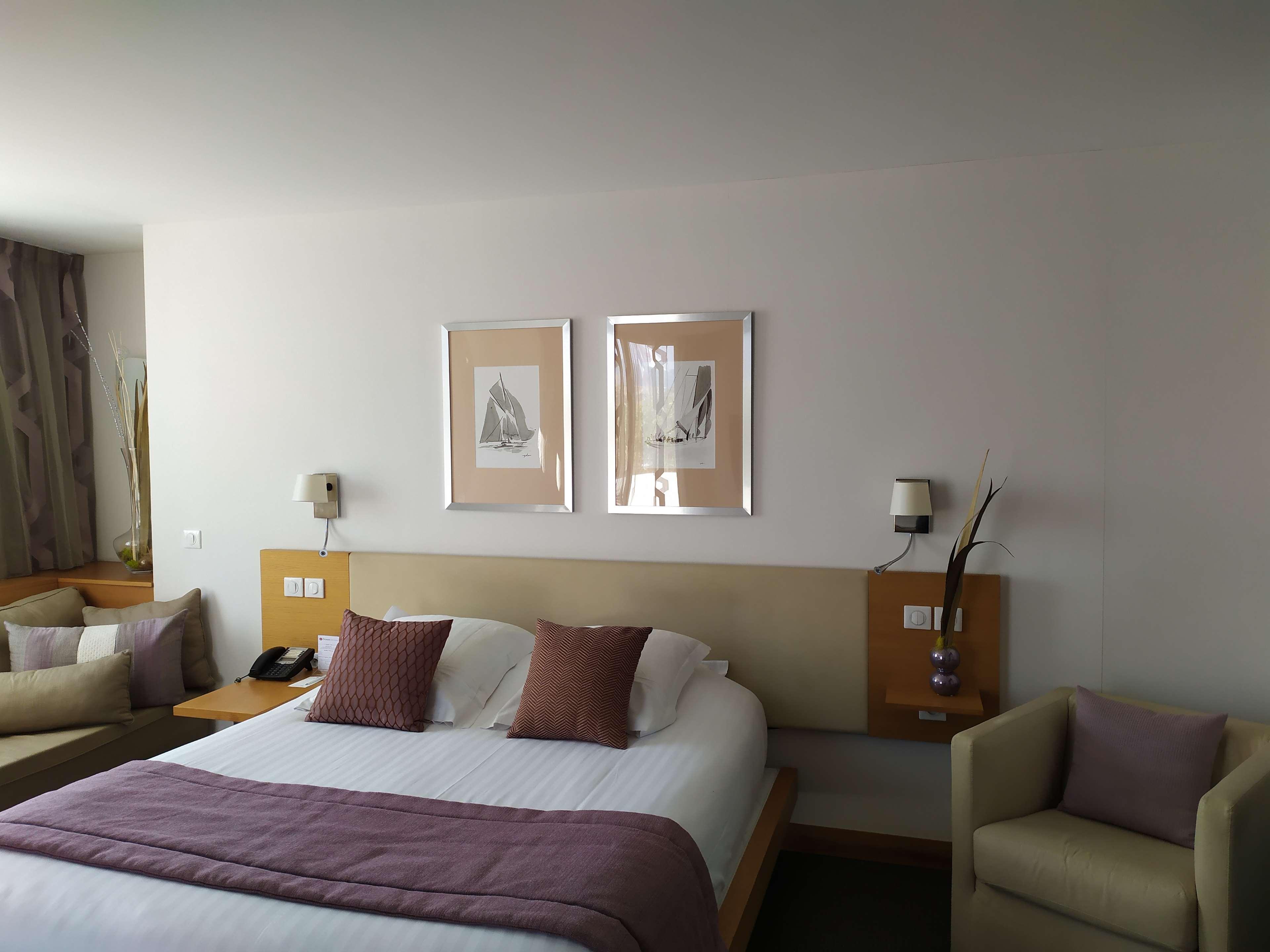 Double Queen Size Bed