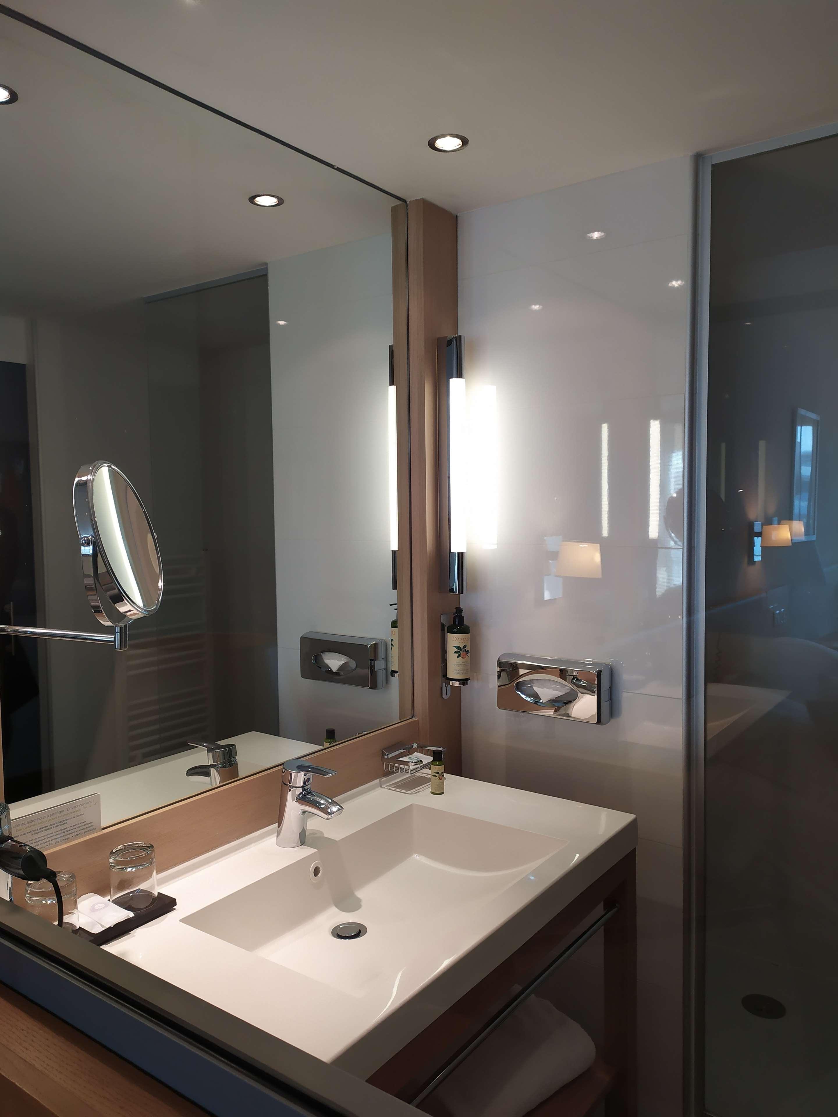 Junior Suite Queen Size Bed