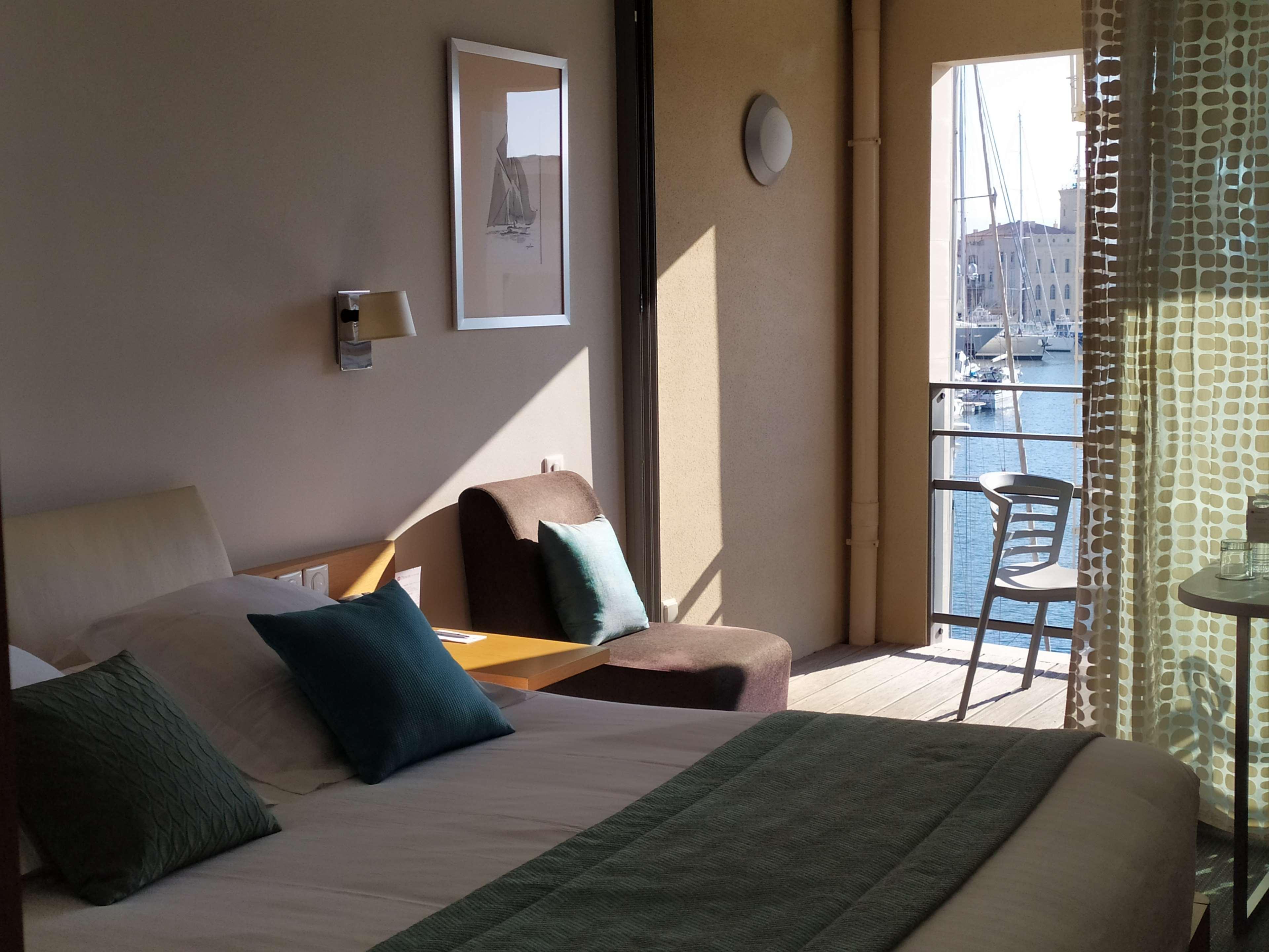 Double Queen Size Bed