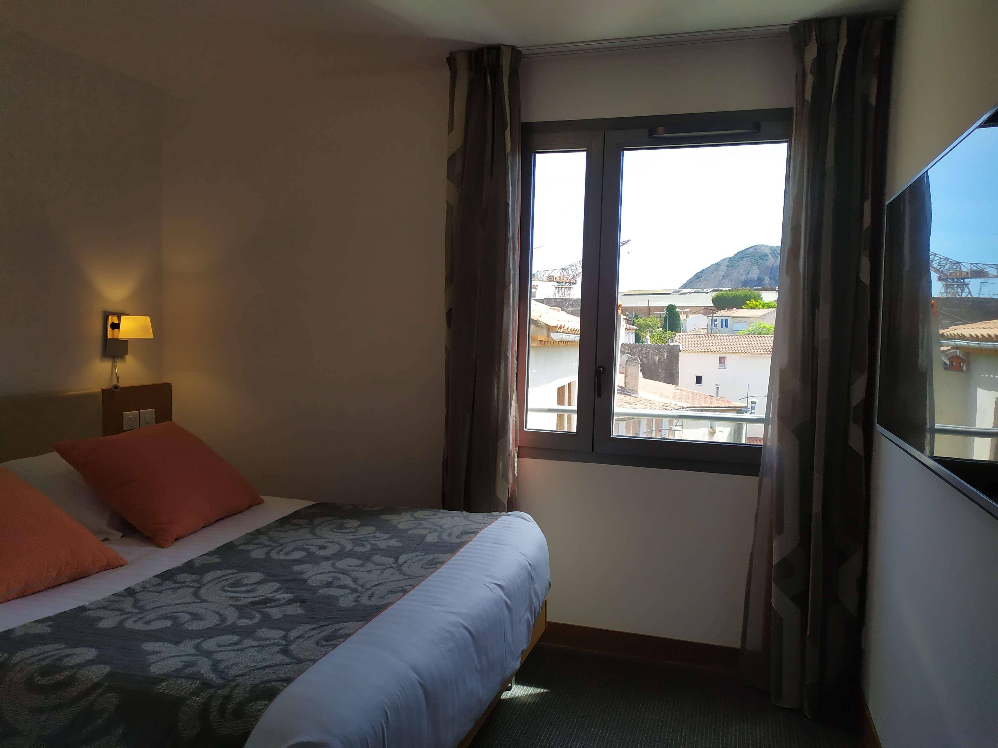 Suite Queen Size Bed