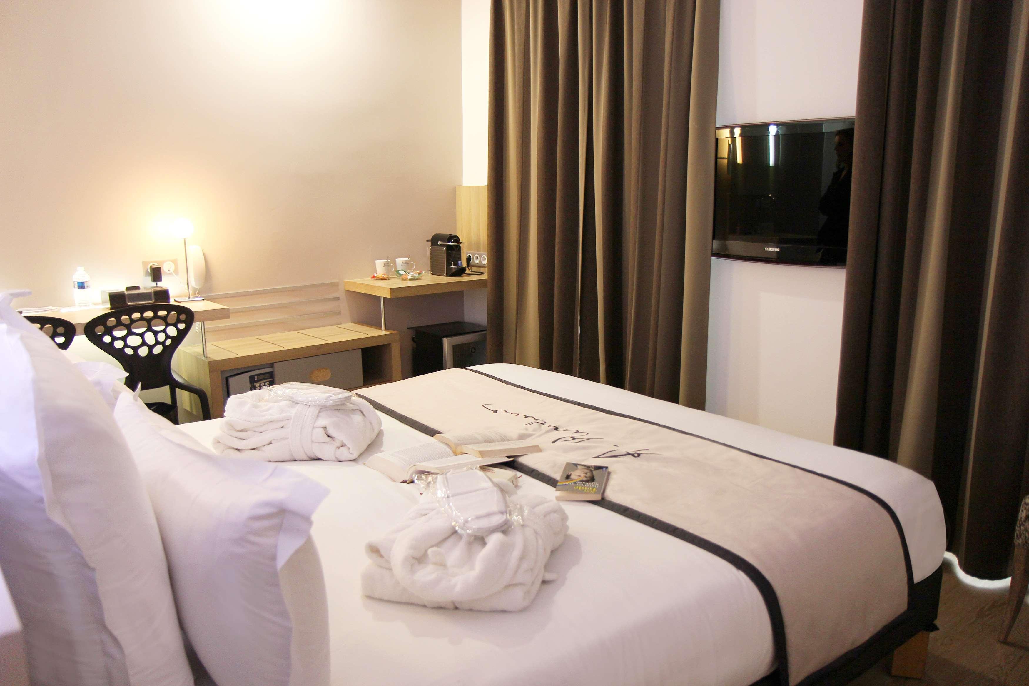 Double Queen Bed Non Smoking