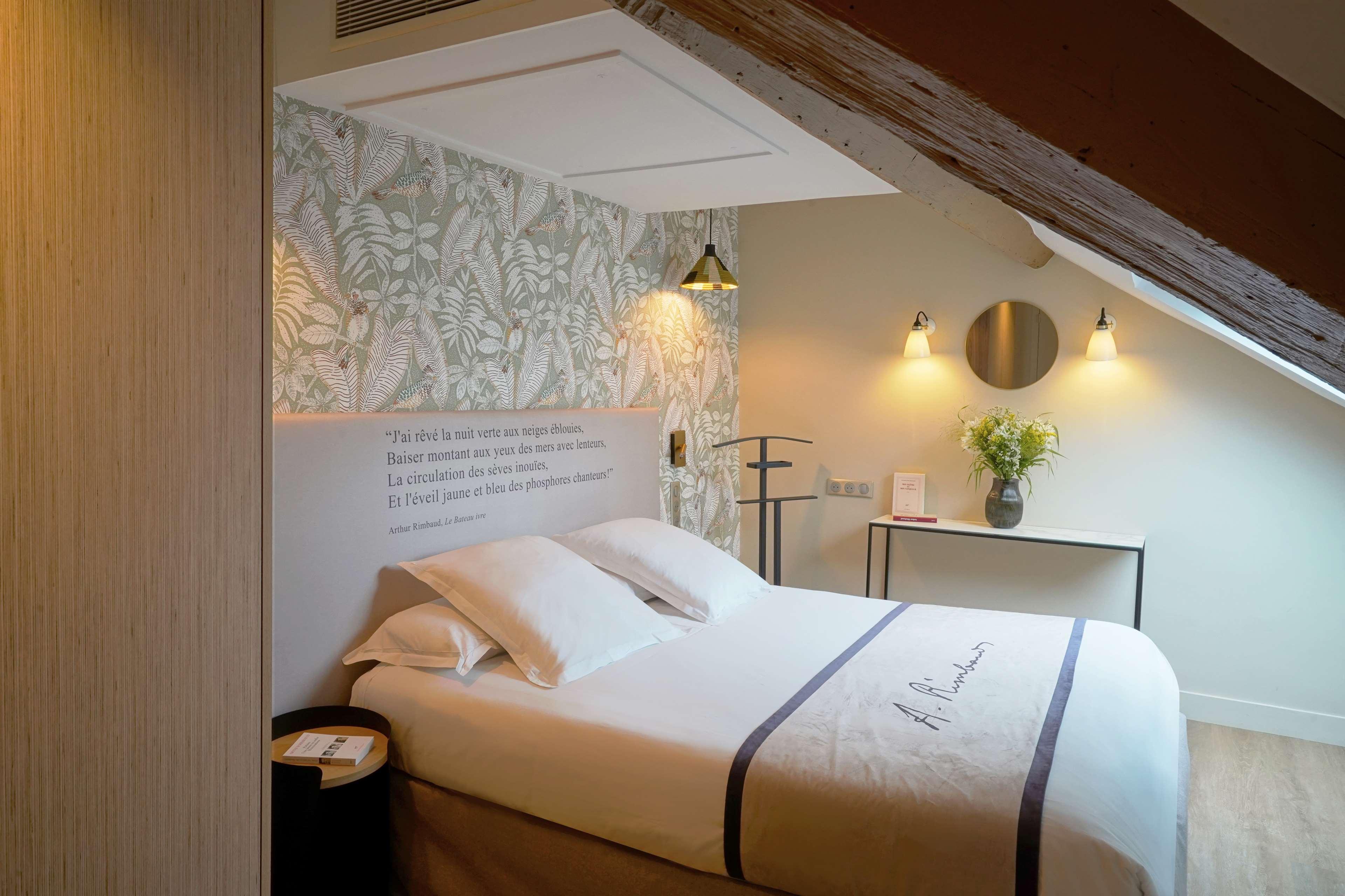 Junior Suite Queen Size Bed