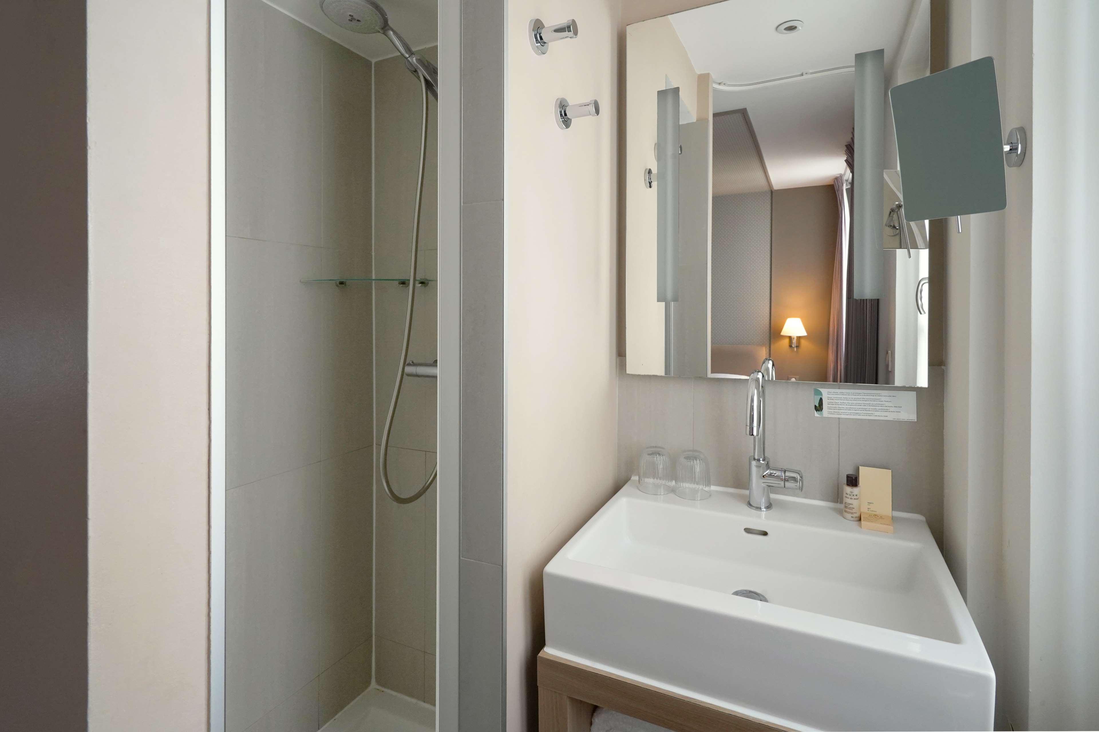 Double Classic Queen Bed