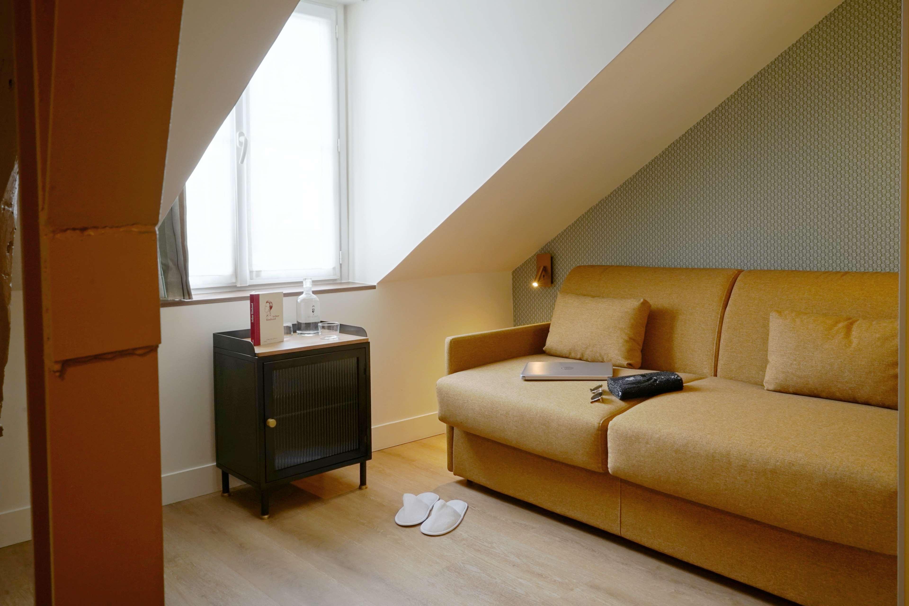 Junior Suite Queen Size Bed