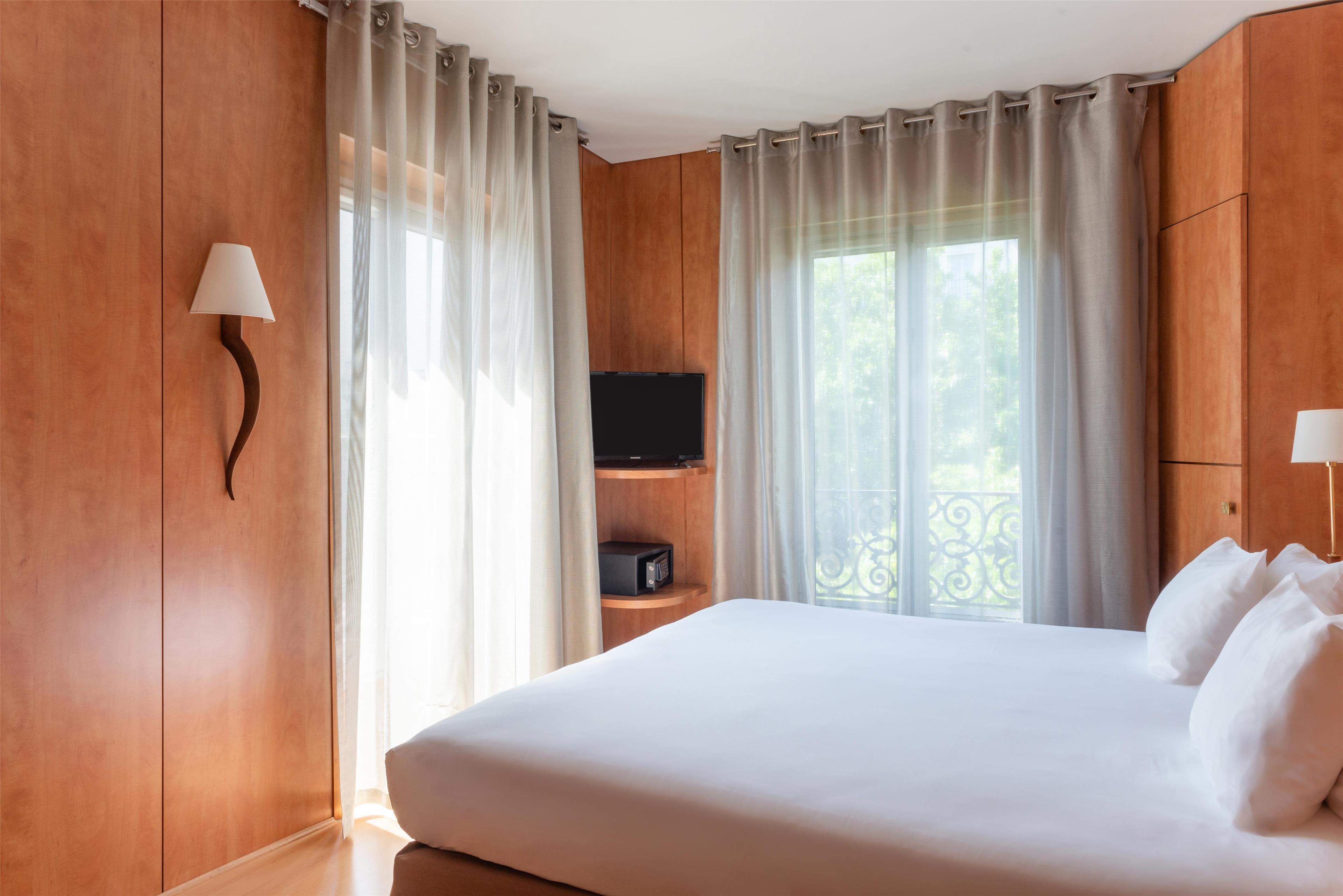 Suite Queen Bed Non Smoking