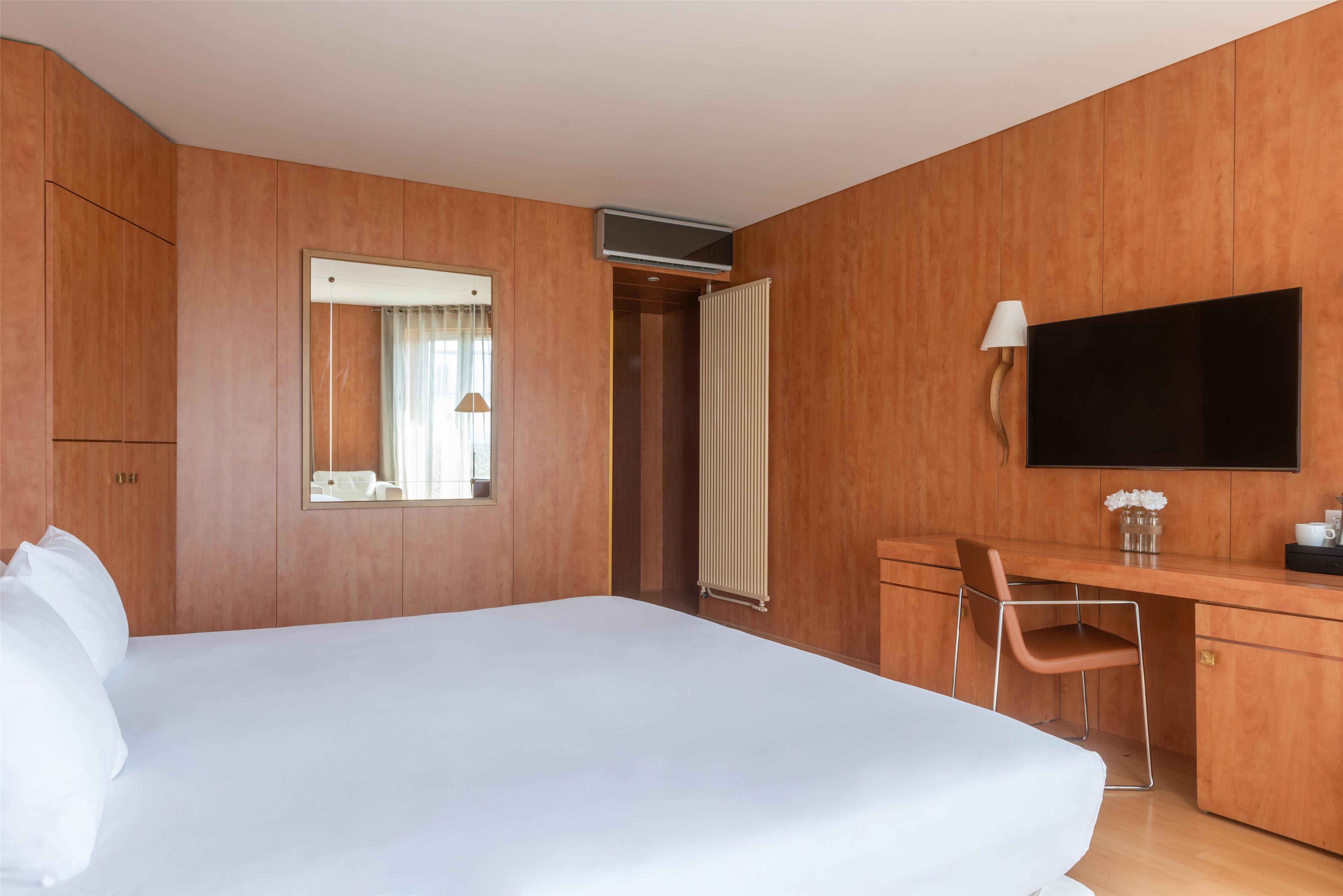 Double King Bed Non Smoking