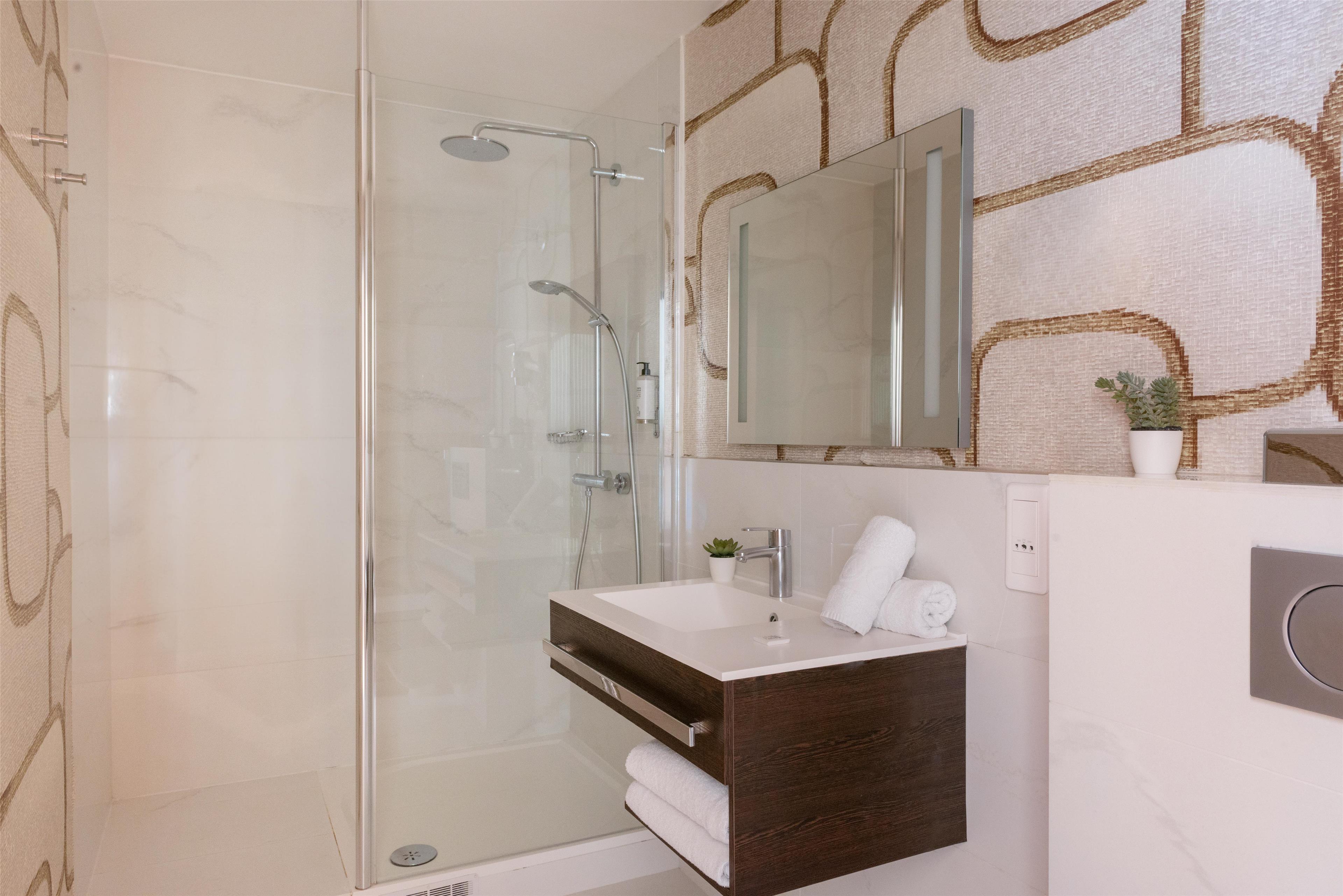 Double King Bed Non Smoking