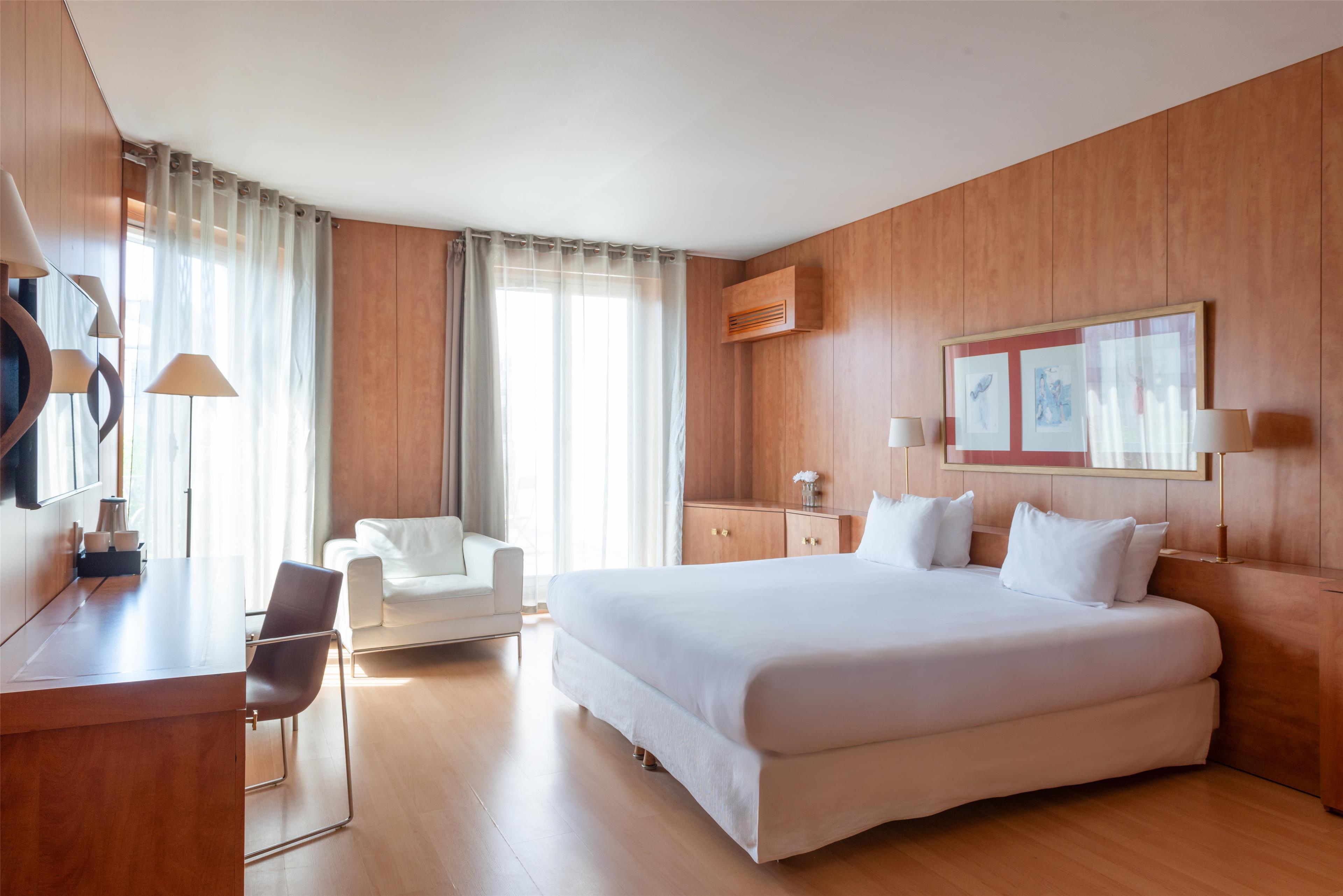 Double King Bed Non Smoking