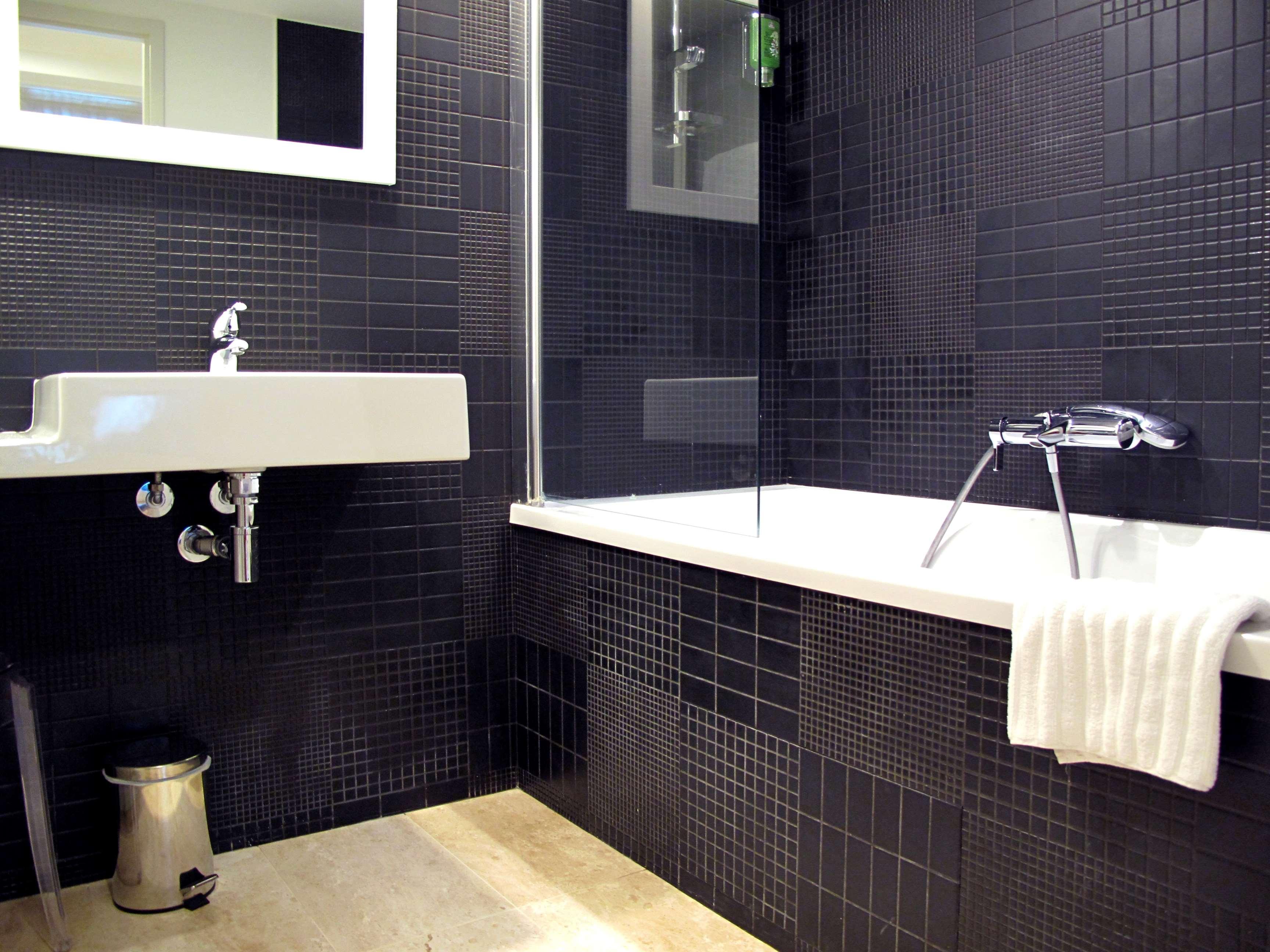 Double Queen Size Bed