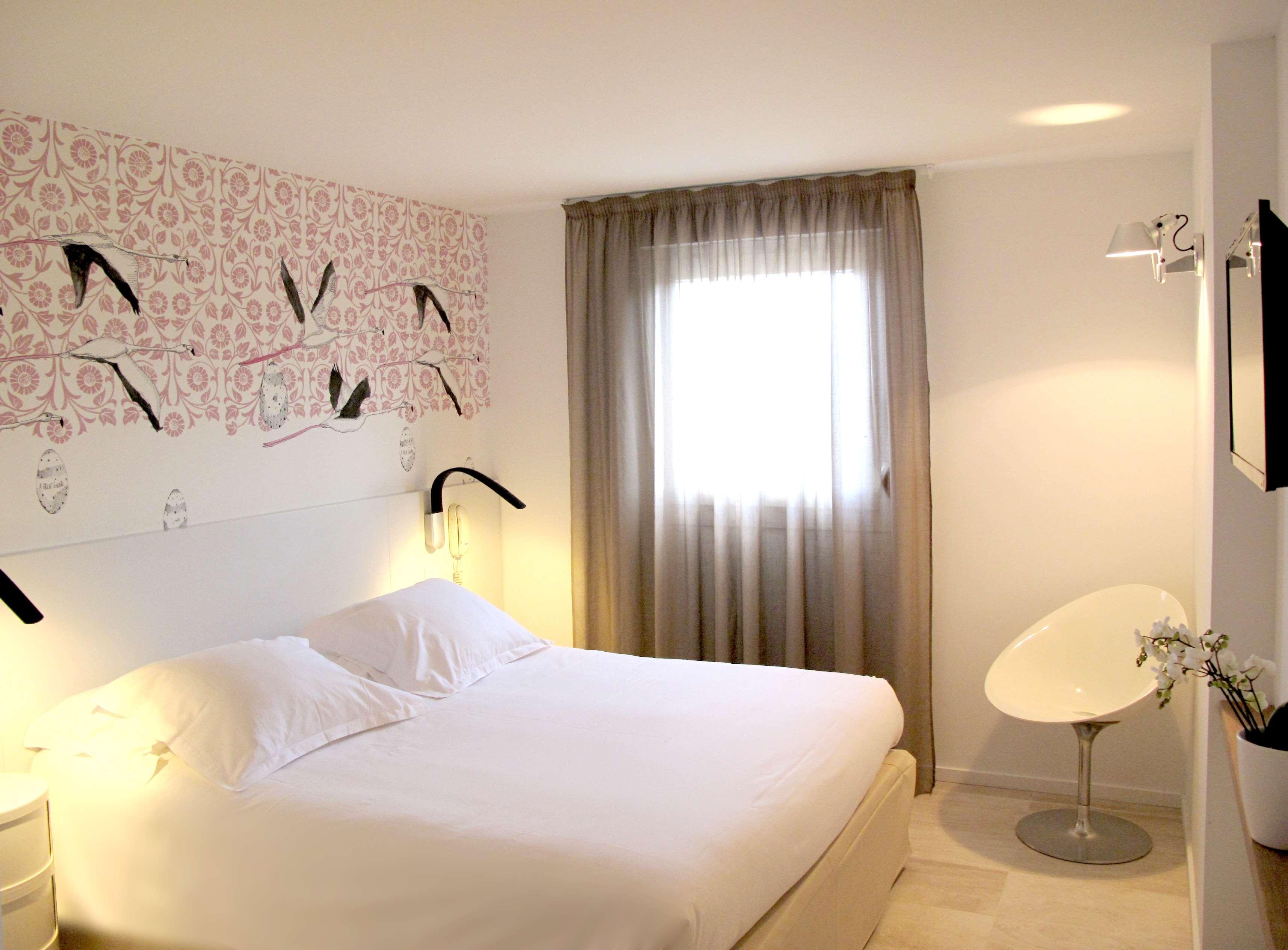 Double Queen Size Bed