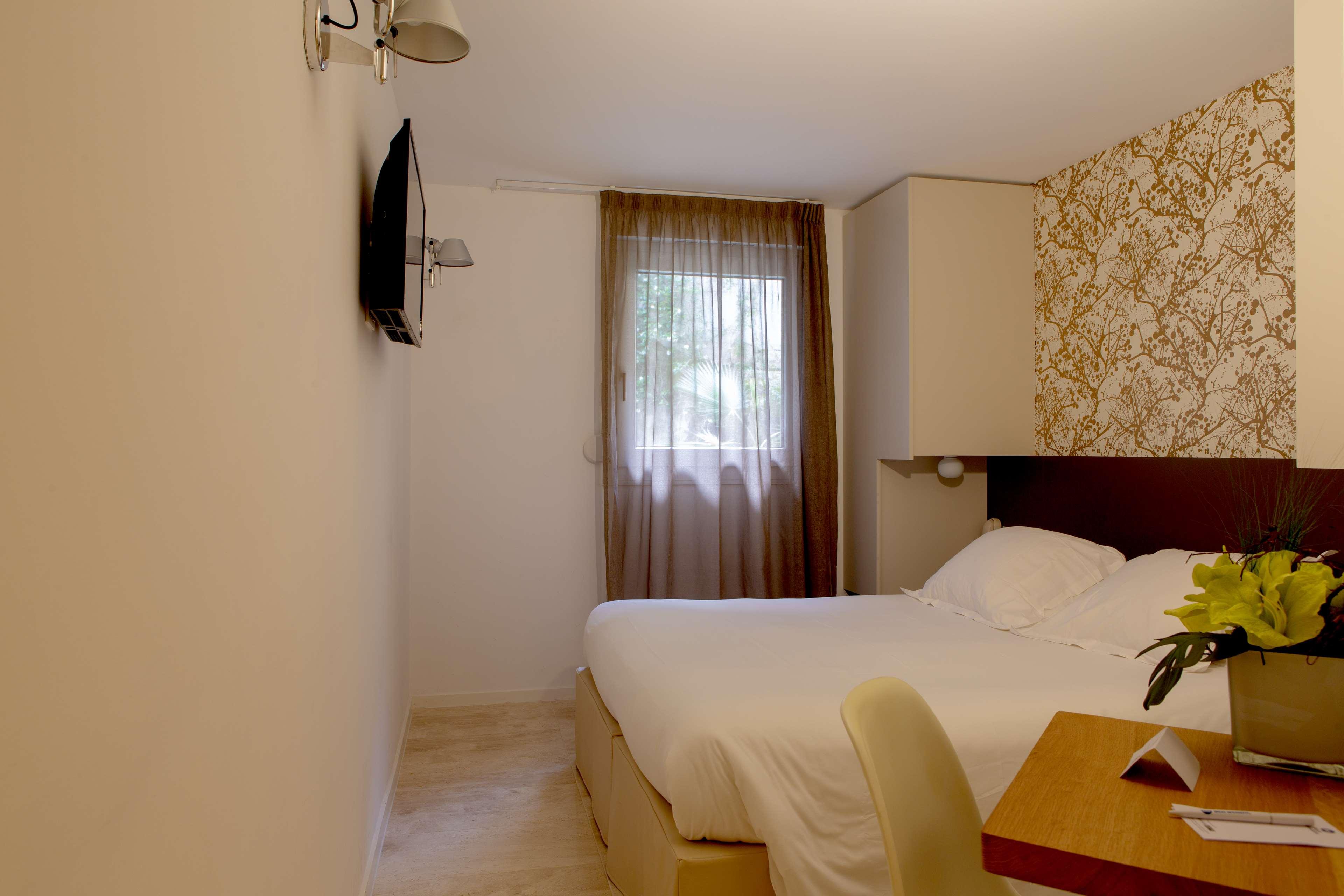 Double Queen Size Bed