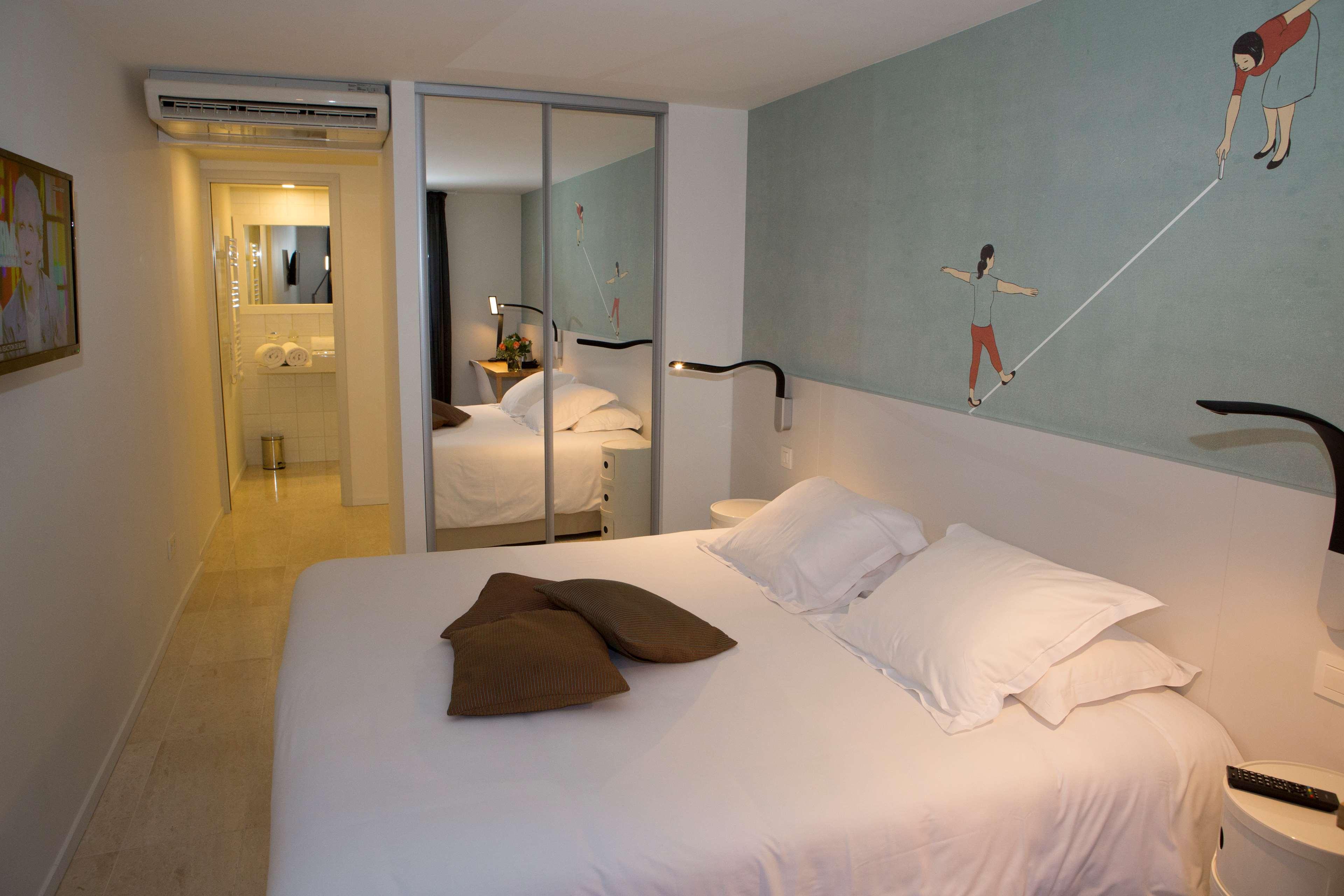 Double Queen Size Bed