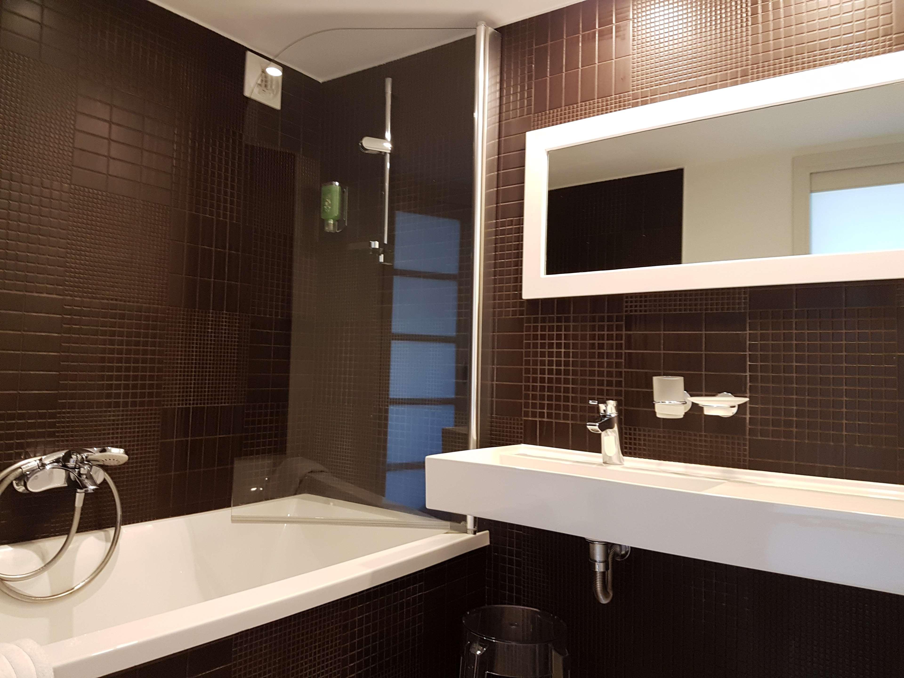 Double Queen Size Bed