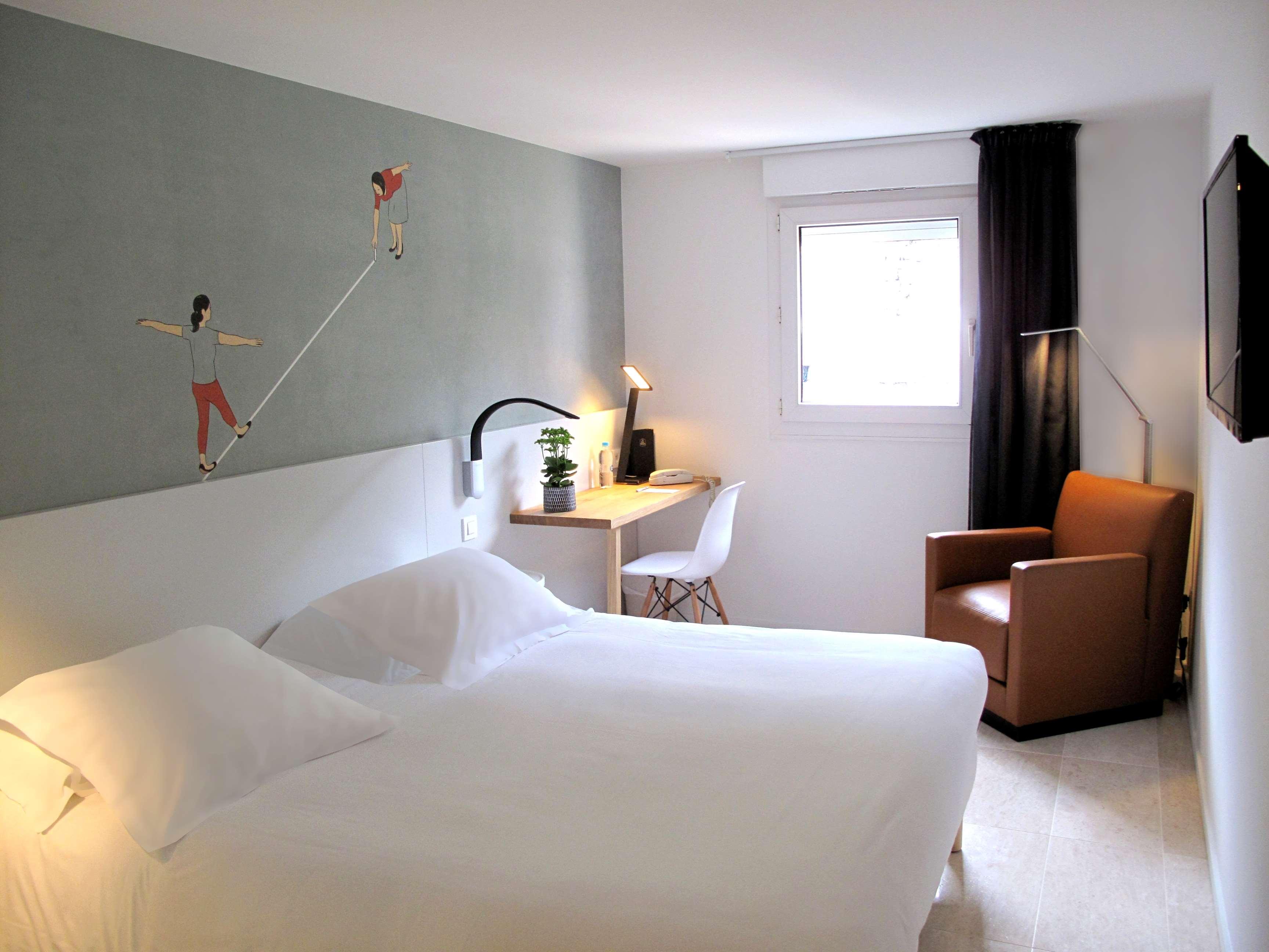 Double Queen Size Bed